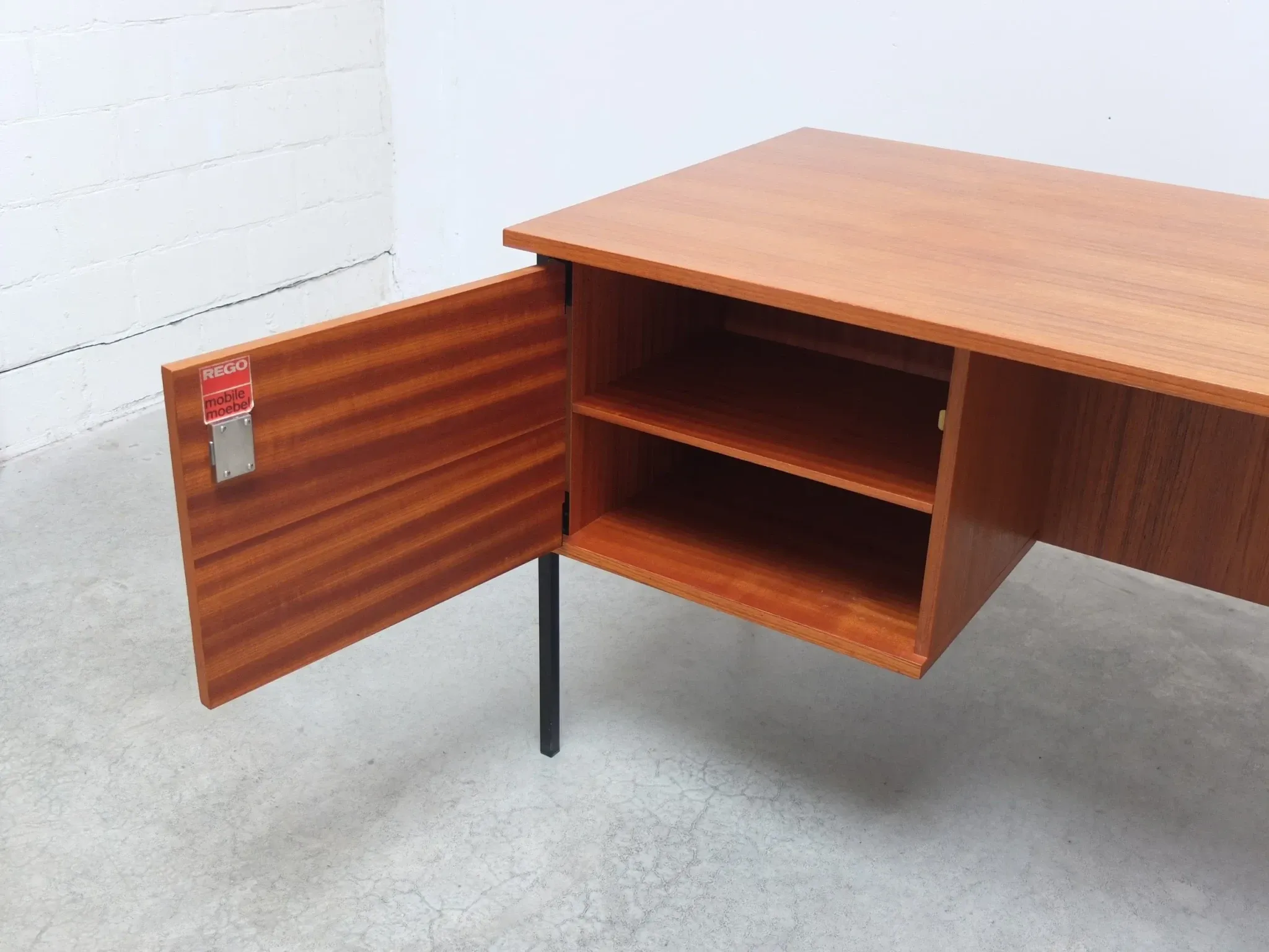 Minimalist freestanding desk by Günter Renkel for REGO, 1960s