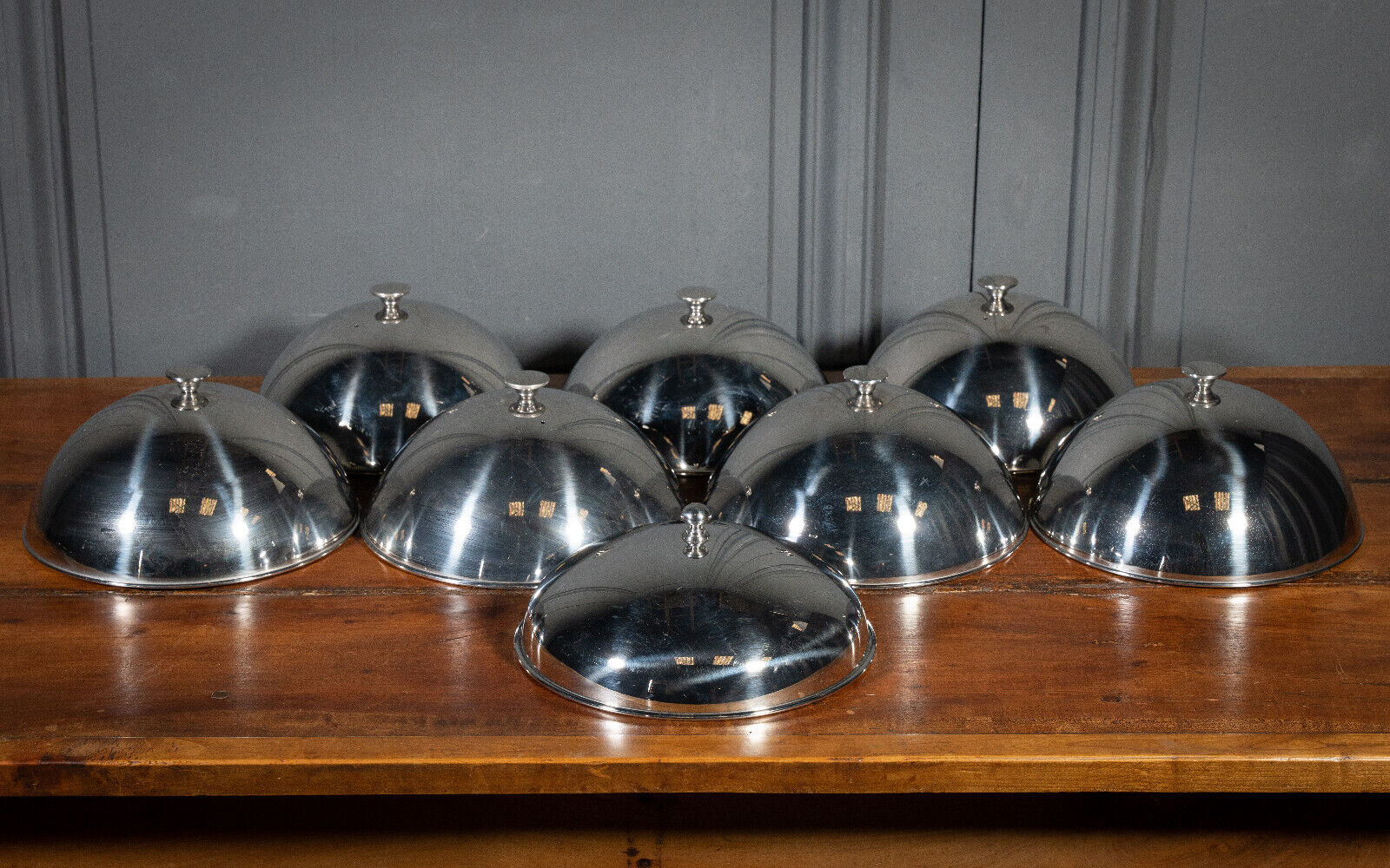 Suite de 8 cloches en inox service de table XXe