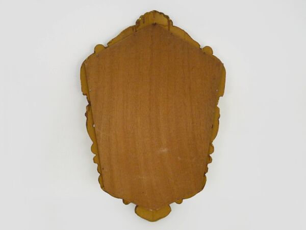 Ancien miroir mural en bois et stuc doré à décor de coquillage, miroir à fronton style Louis XV