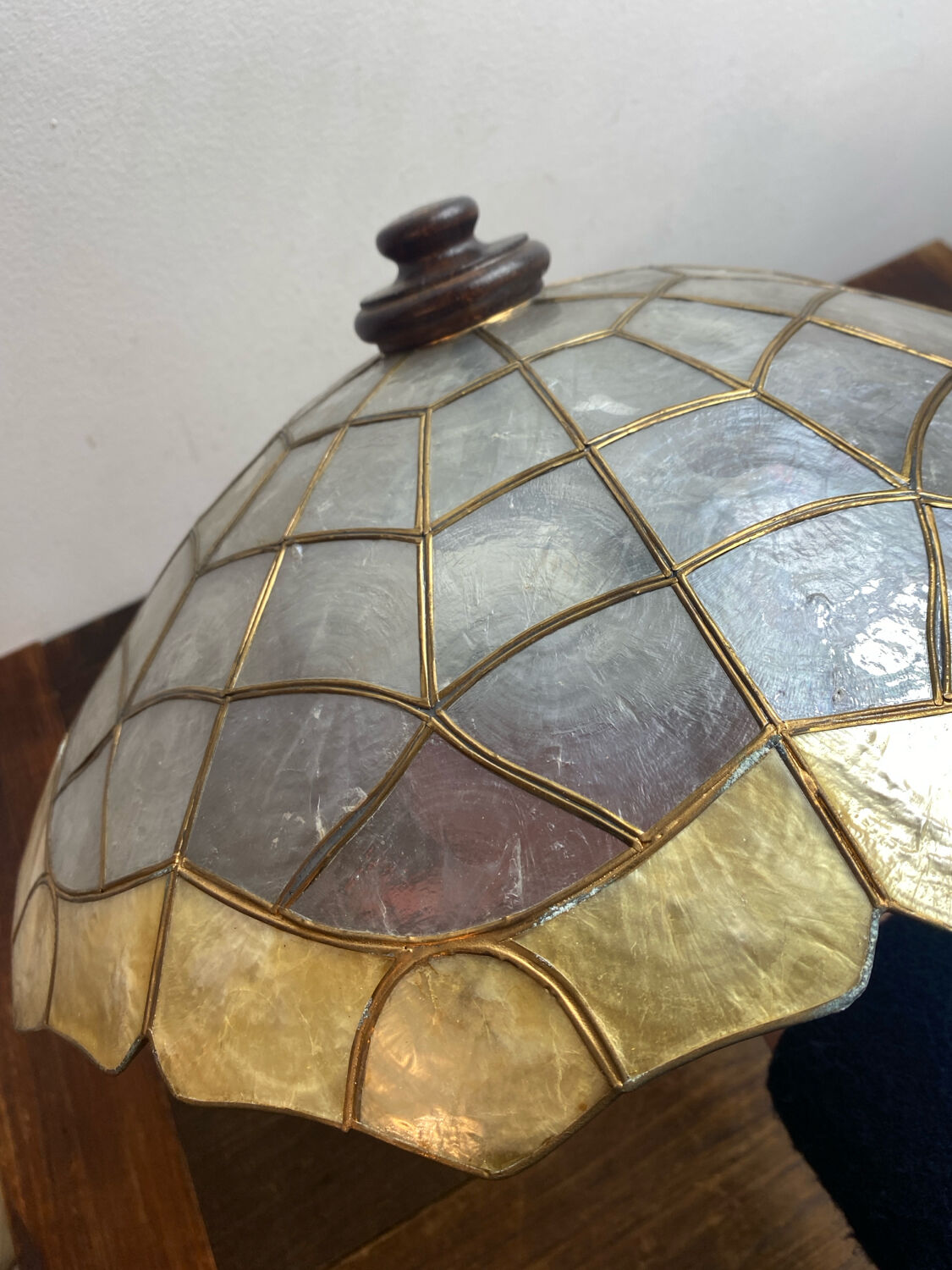 Ceiling light in mother-of-pearl and brass