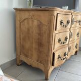 Wooden chest of drawers