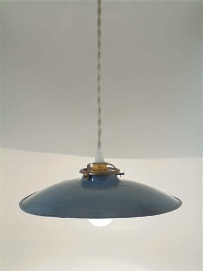 Enamelled sheet metal suspension