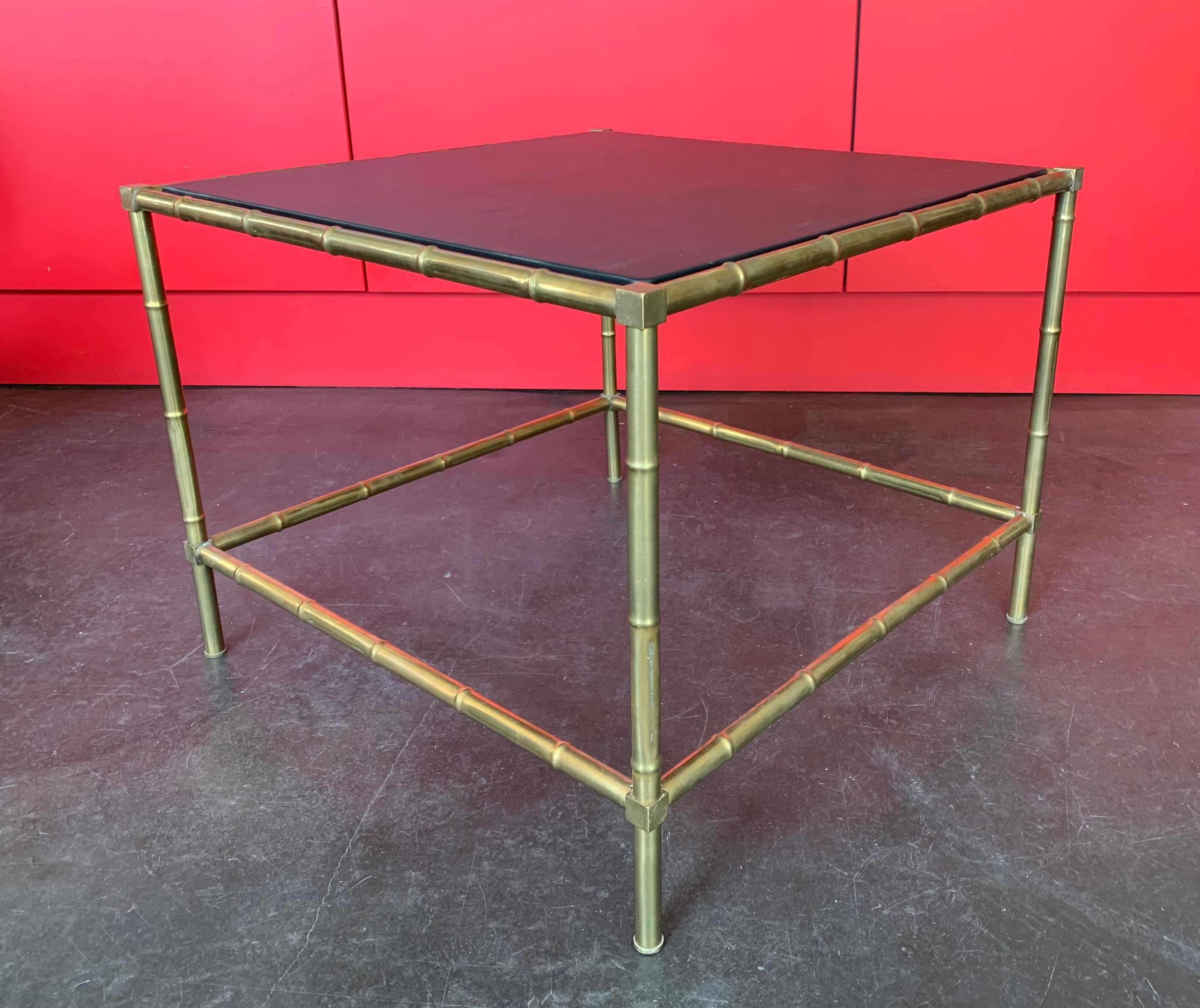 Table basse bambou et cuir vers 1950