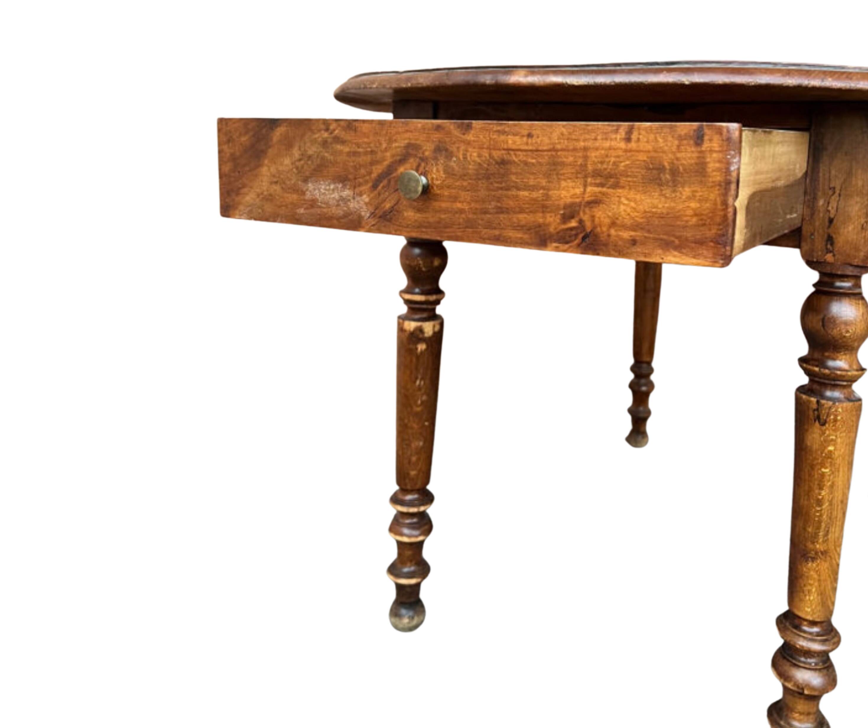 Round (foldable) table in solid wood (walnut)