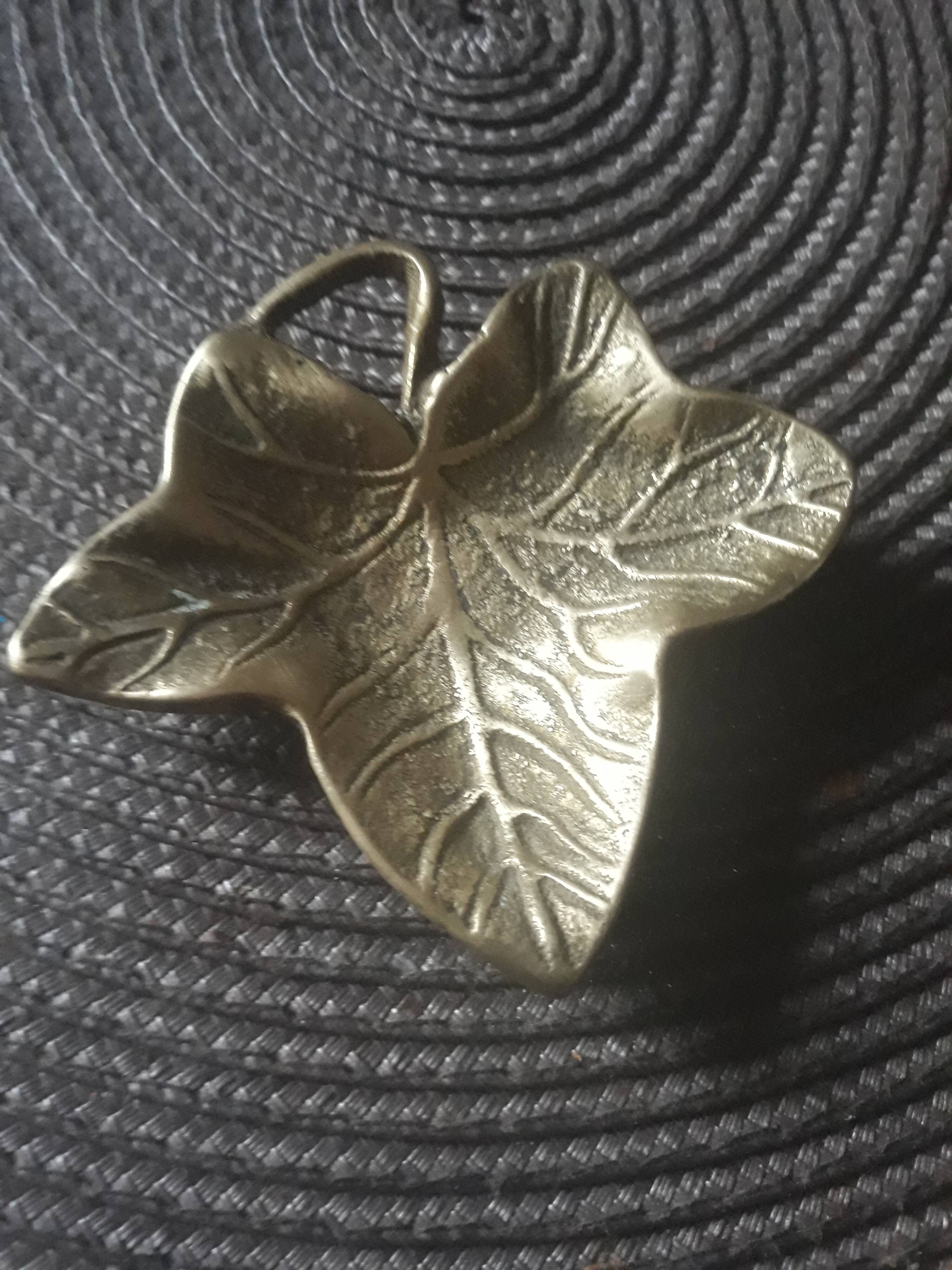 Empty ashtray pocket sheet in bronze