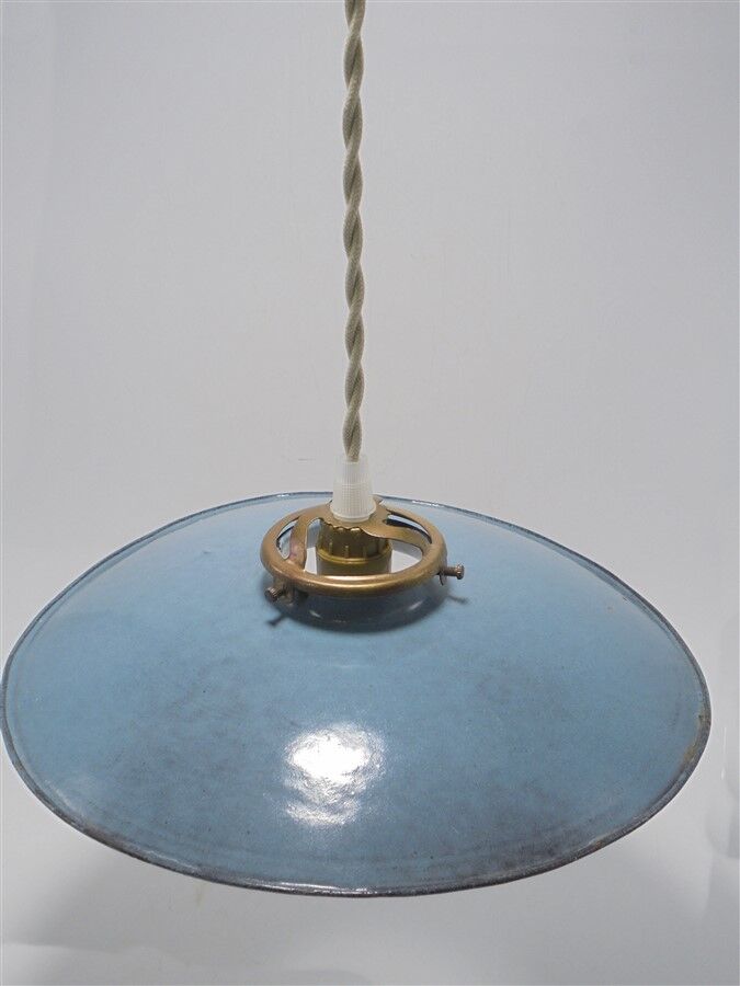 Enamelled sheet metal suspension