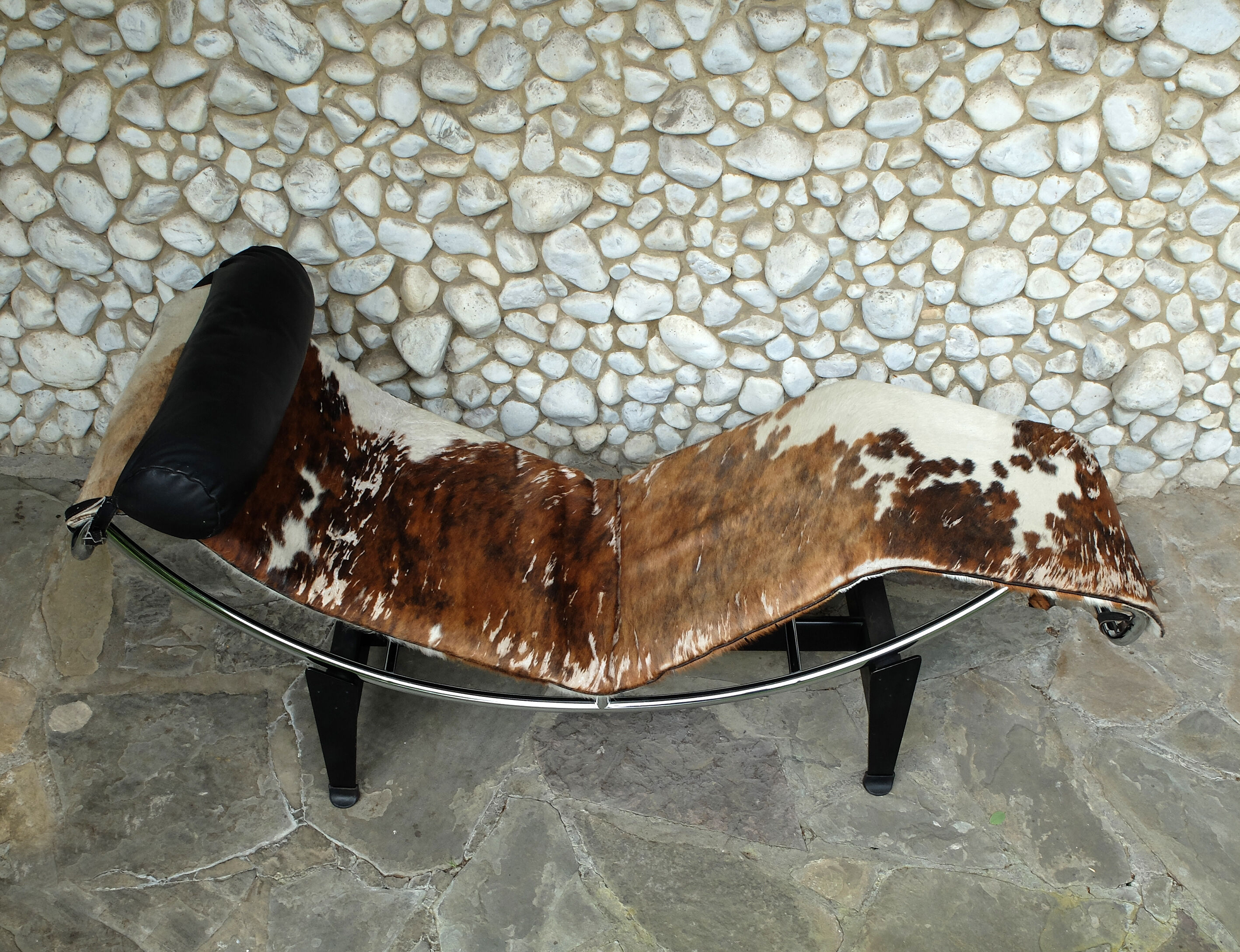 Lounge chair LC4 Cassina by Charlotte Perriand, Le Corbusier and Pierre Jeanneret Vintage 1960s