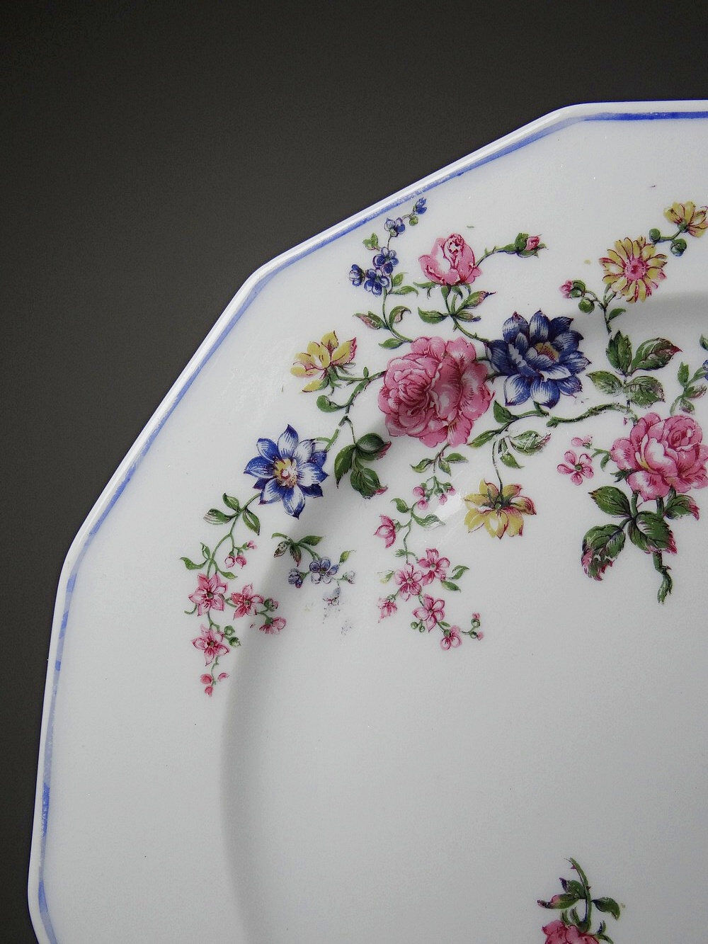 4 flat plates by Bernardaud, Limoges porcelain, floral decoration from the 1920s to 1950s.
