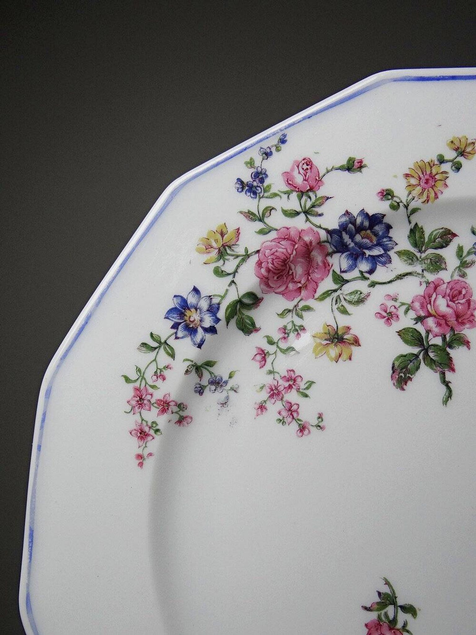 4 flat plates by Bernardaud, Limoges porcelain, floral decoration from the 1920s to 1950s.