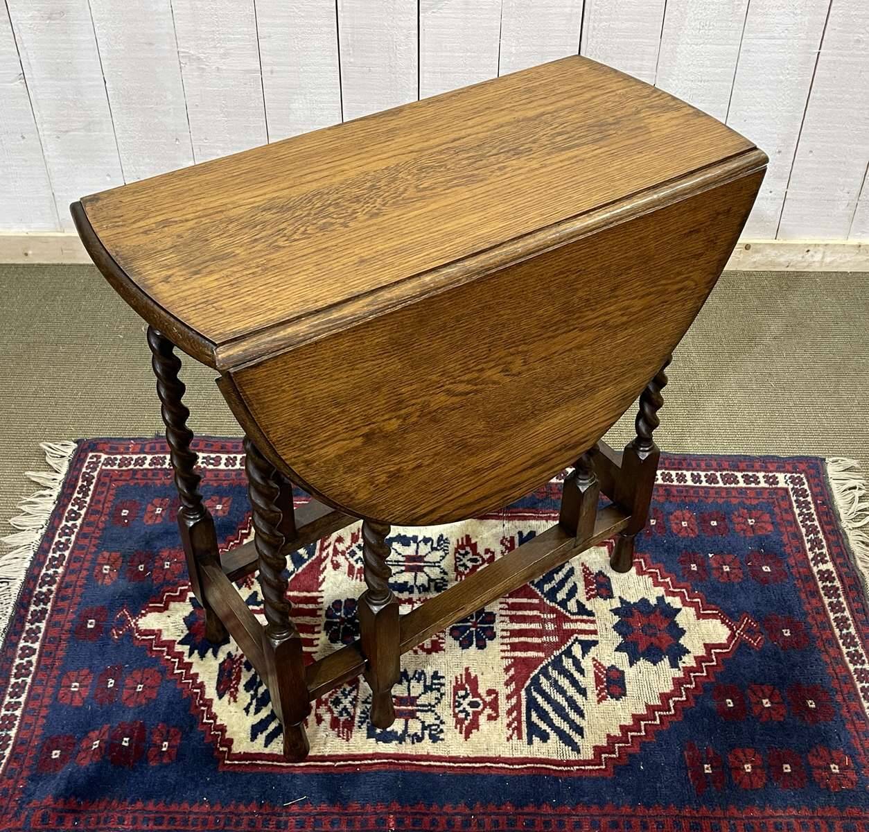 English folding oak table from the early 20th century GATELEG