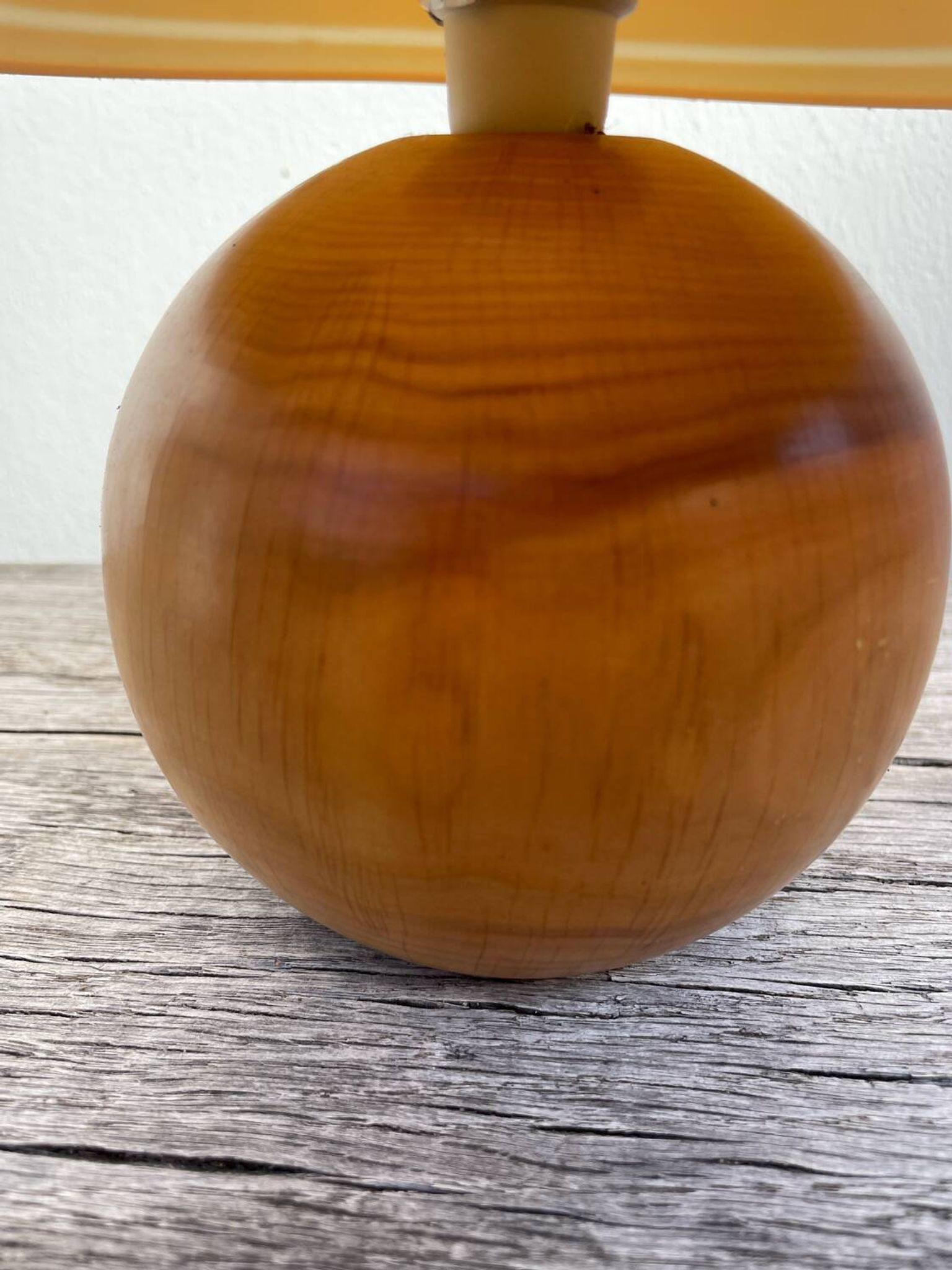 Lampe de chevet en bois tourné boule 1990