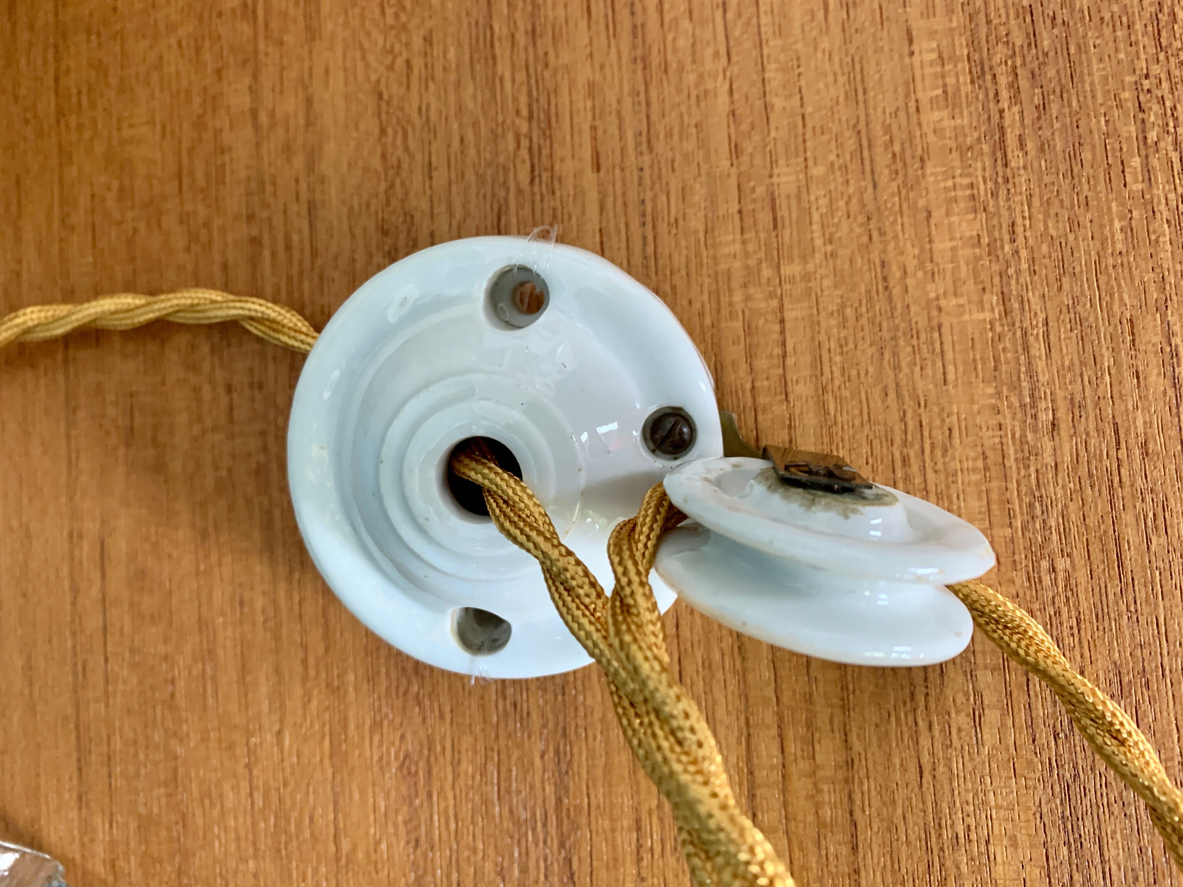 Suspension rises and falls in opaline