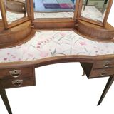 Dressing table with a triptych mirror