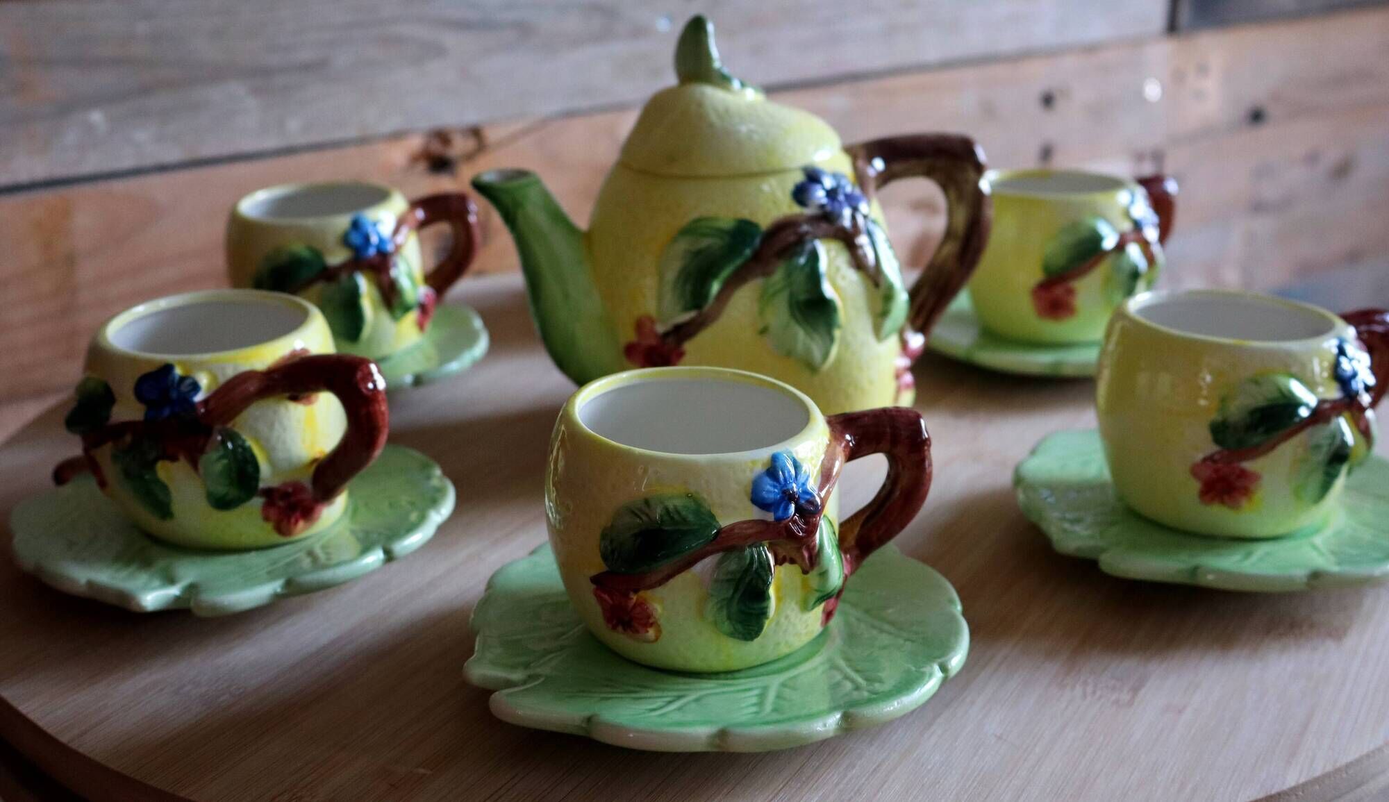 Tea / coffee service in earthenware "Lemon" on display – 15 pieces
