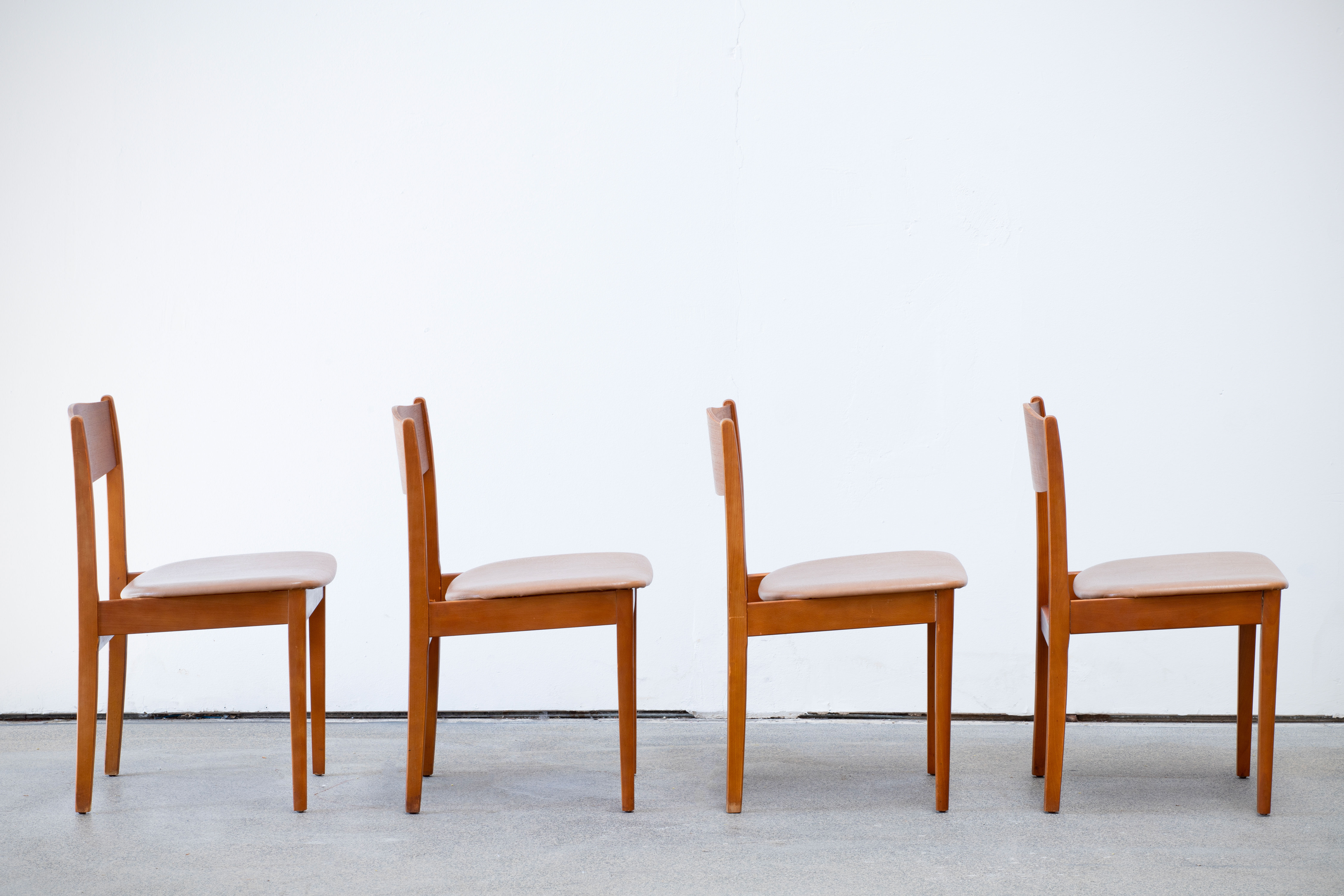 Série de 4 chaises scandinaves vintage 1960