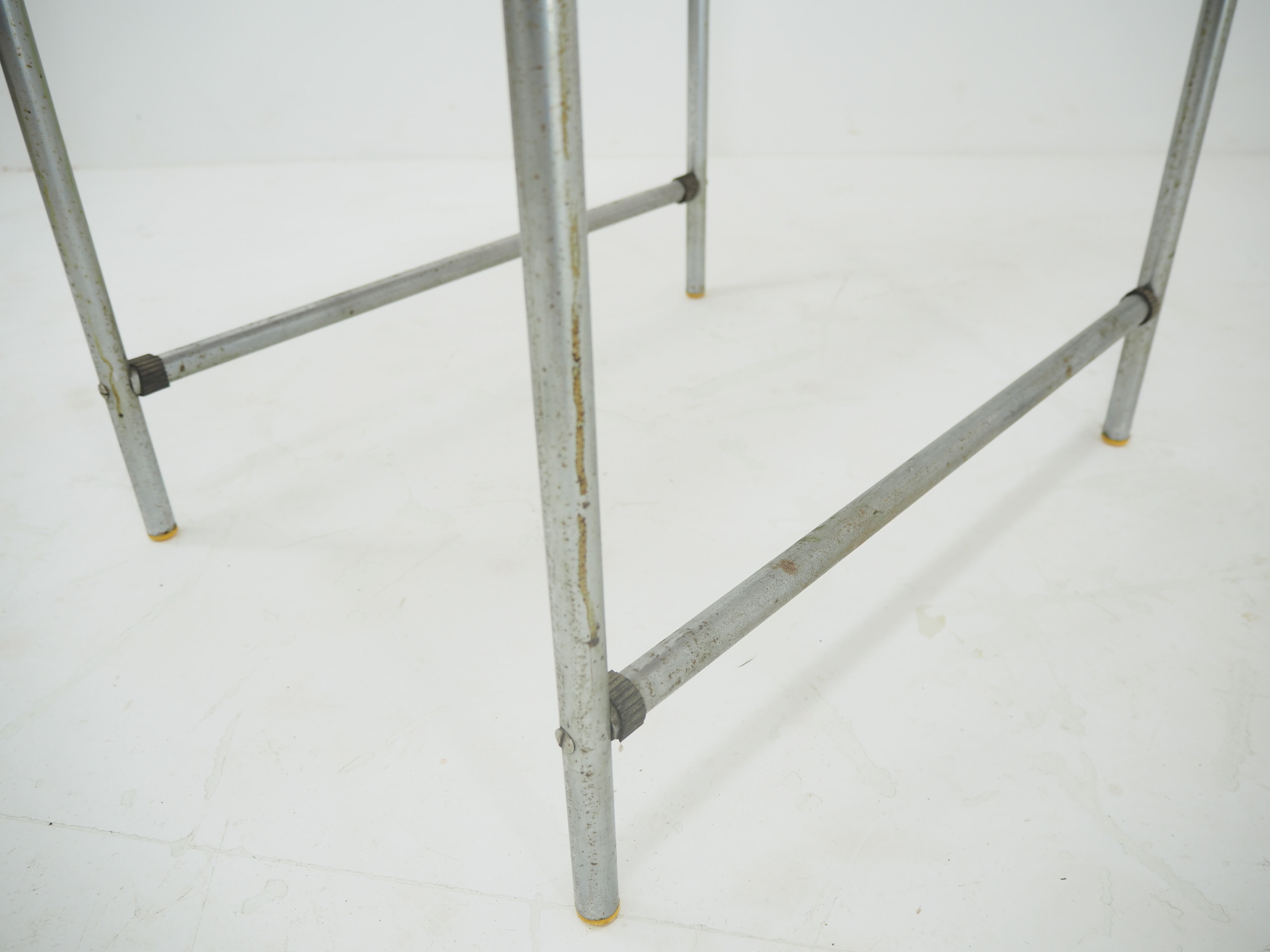 Table d’appoint en chrome du milieu du siècle, années 1960