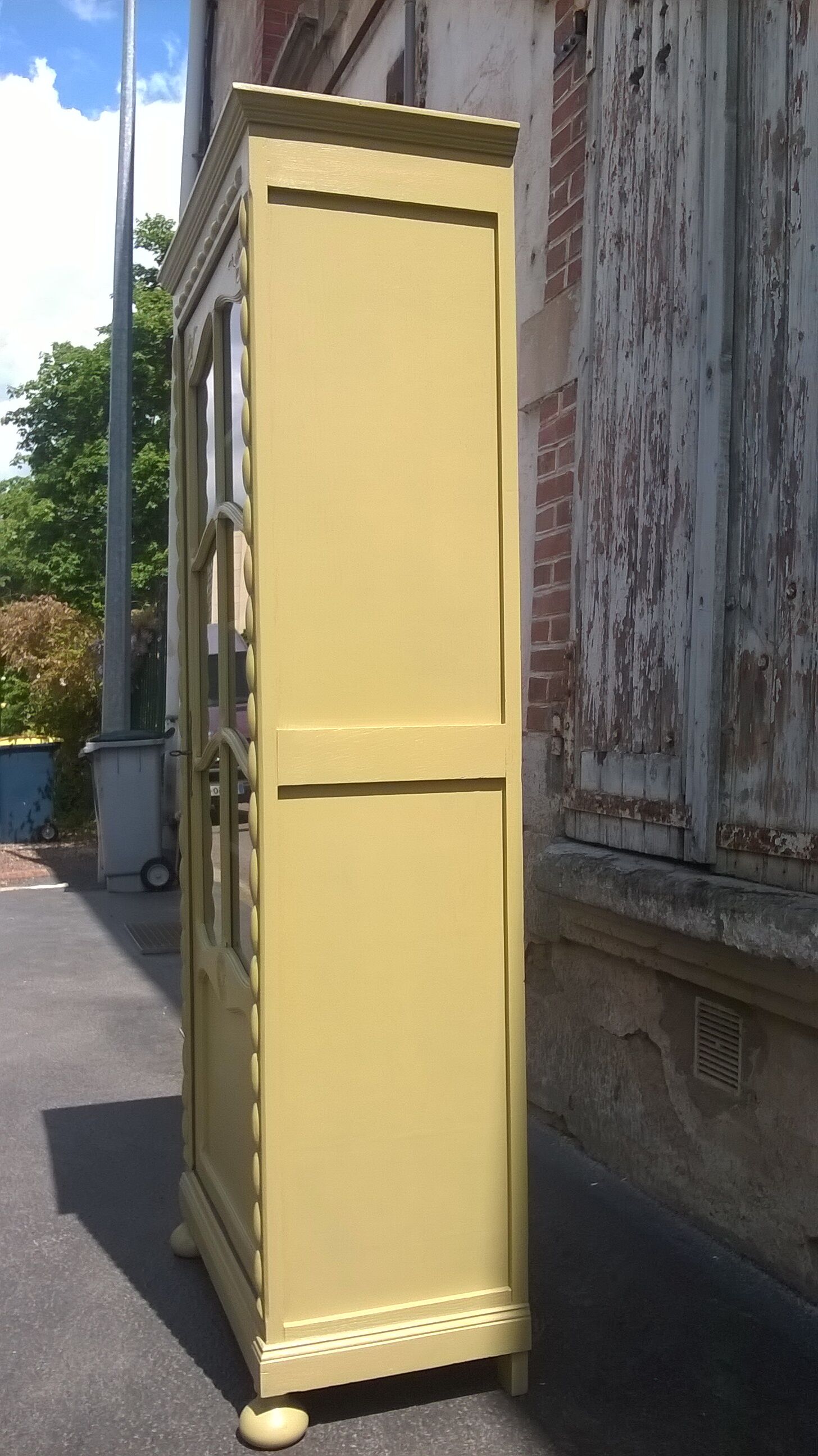 Parisian showcase cabinet 1930