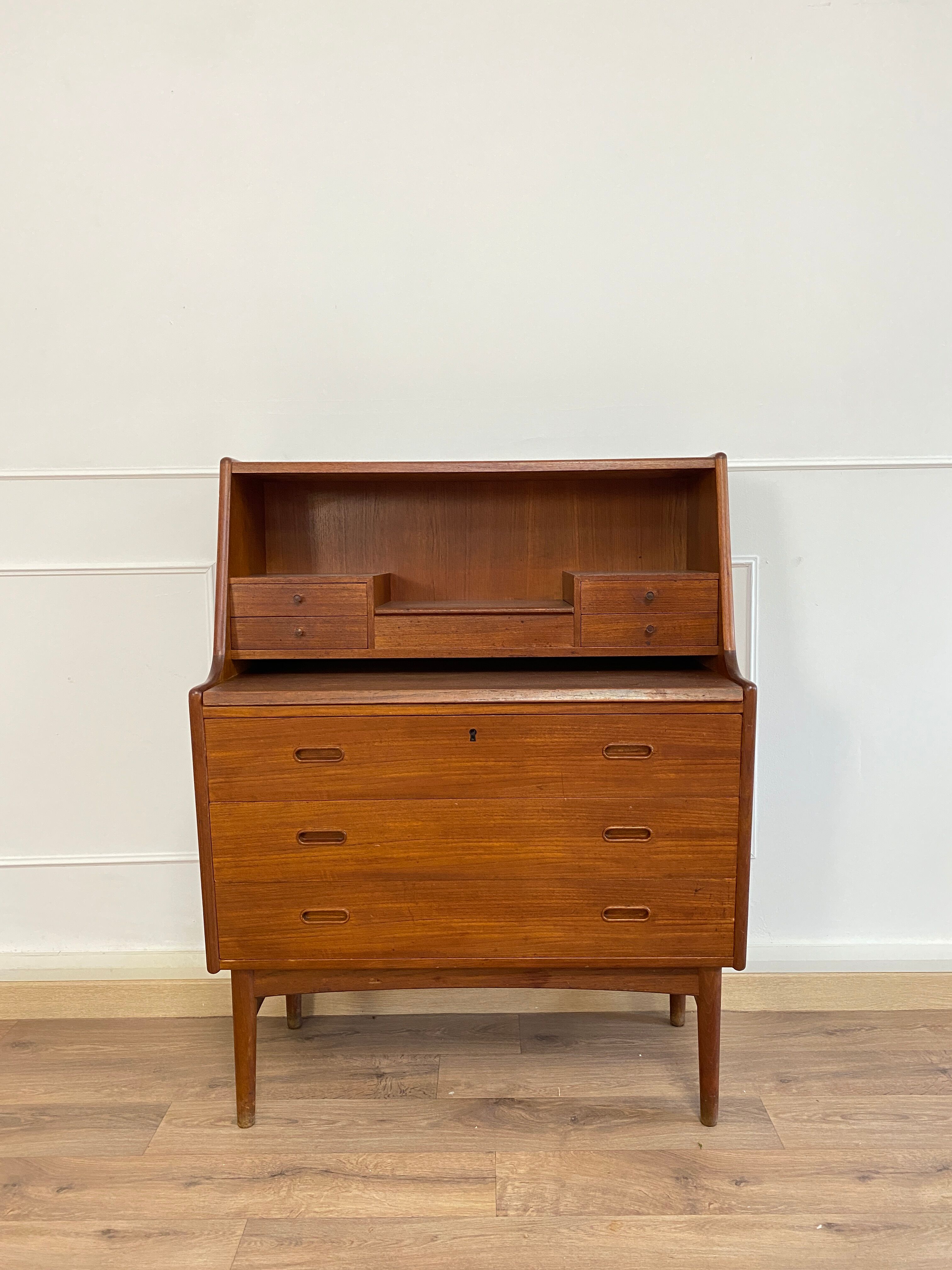 Secretary Arne Wahl Iversen, Vinde Mobelfabrik edition