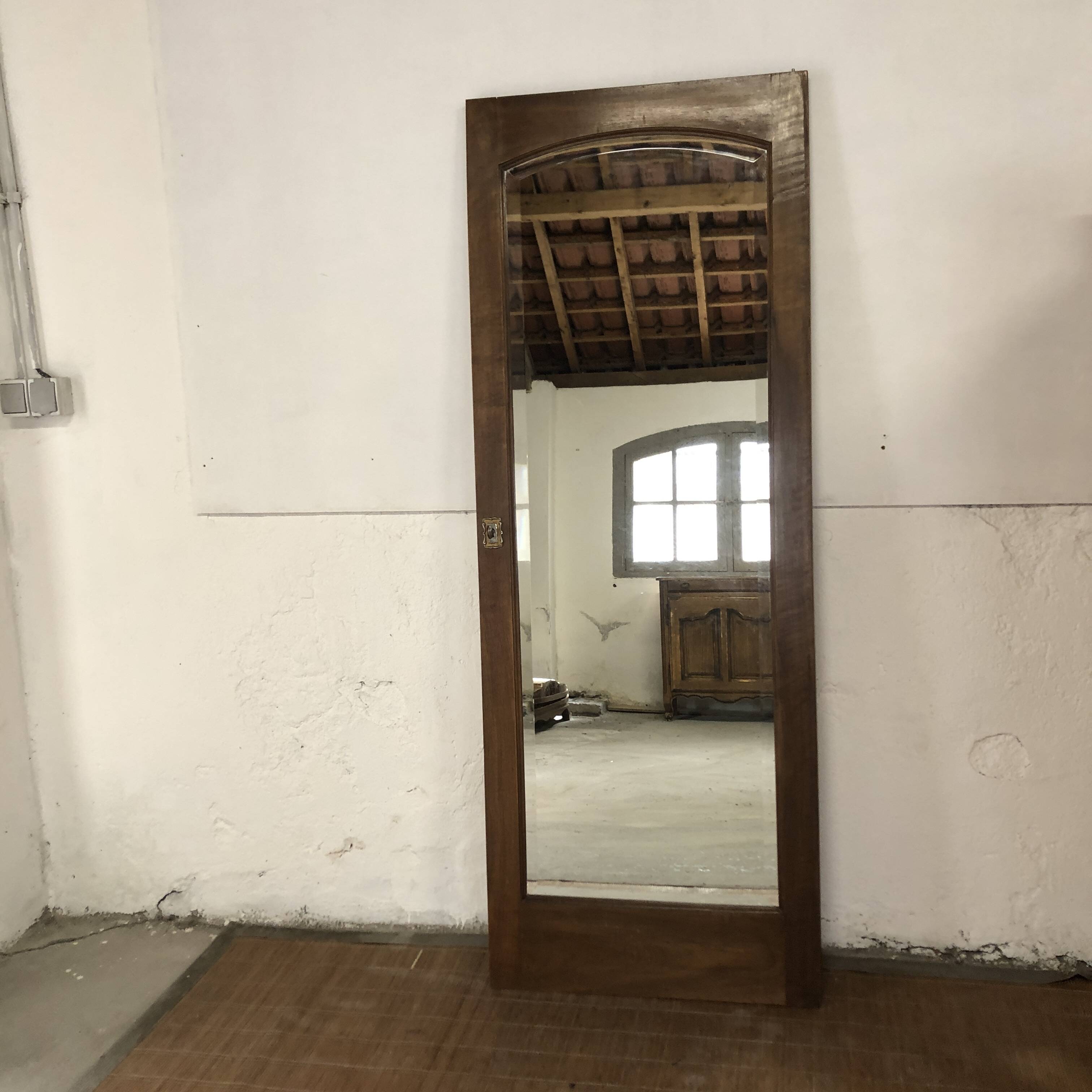 Beveled mirror
