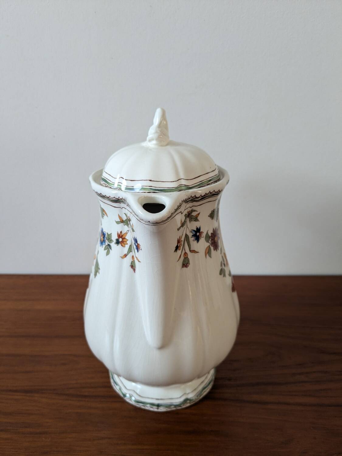 Gien earthenware coffee pot, Moustiers Olérys decor