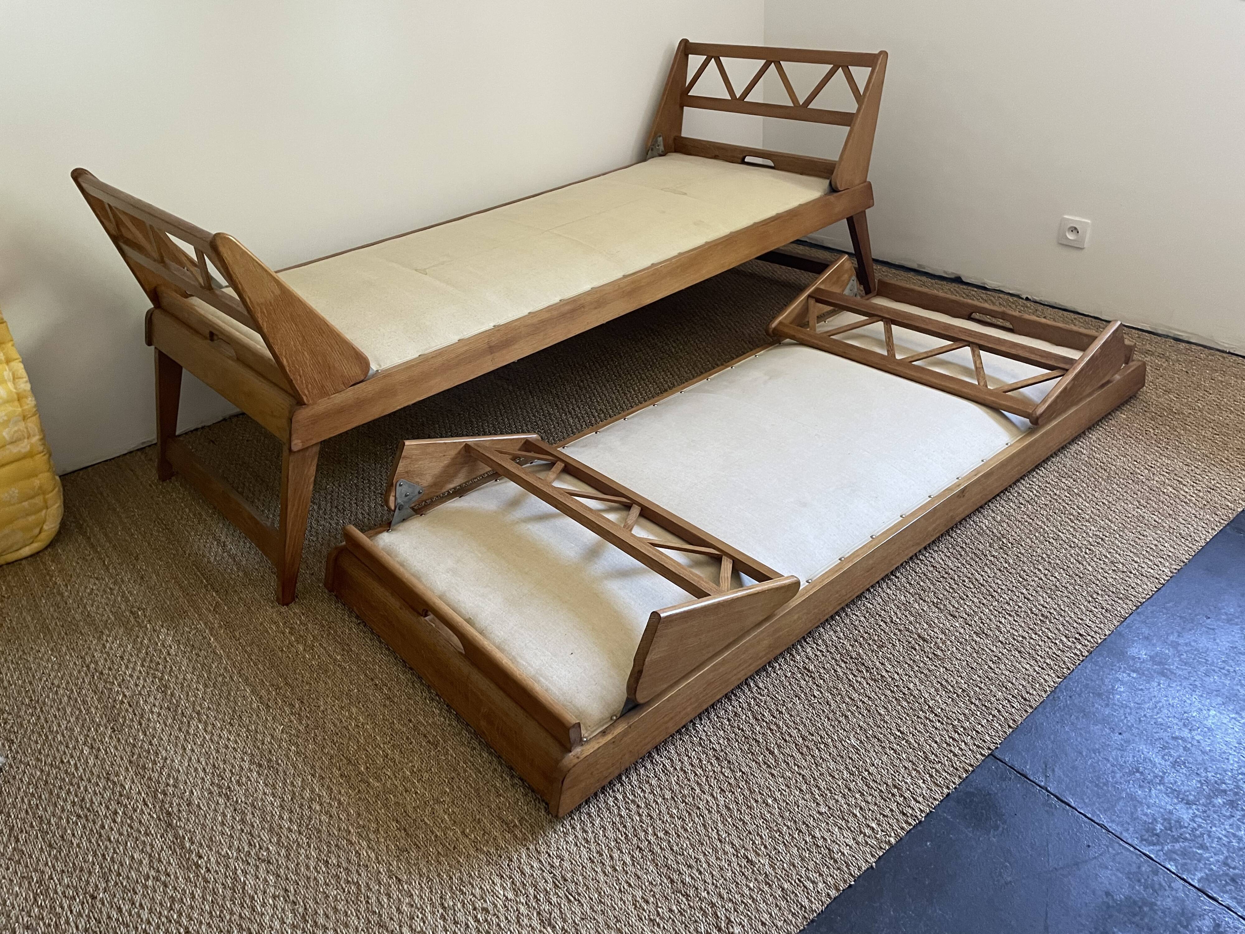 Twin beds daybed vintage