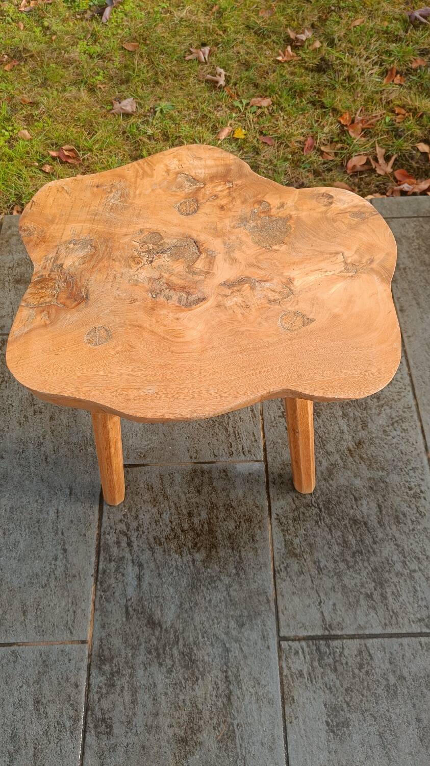 Table d'appoint bois brut style brutaliste organique