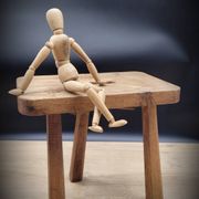 Tabouret tripode rectangle poignée