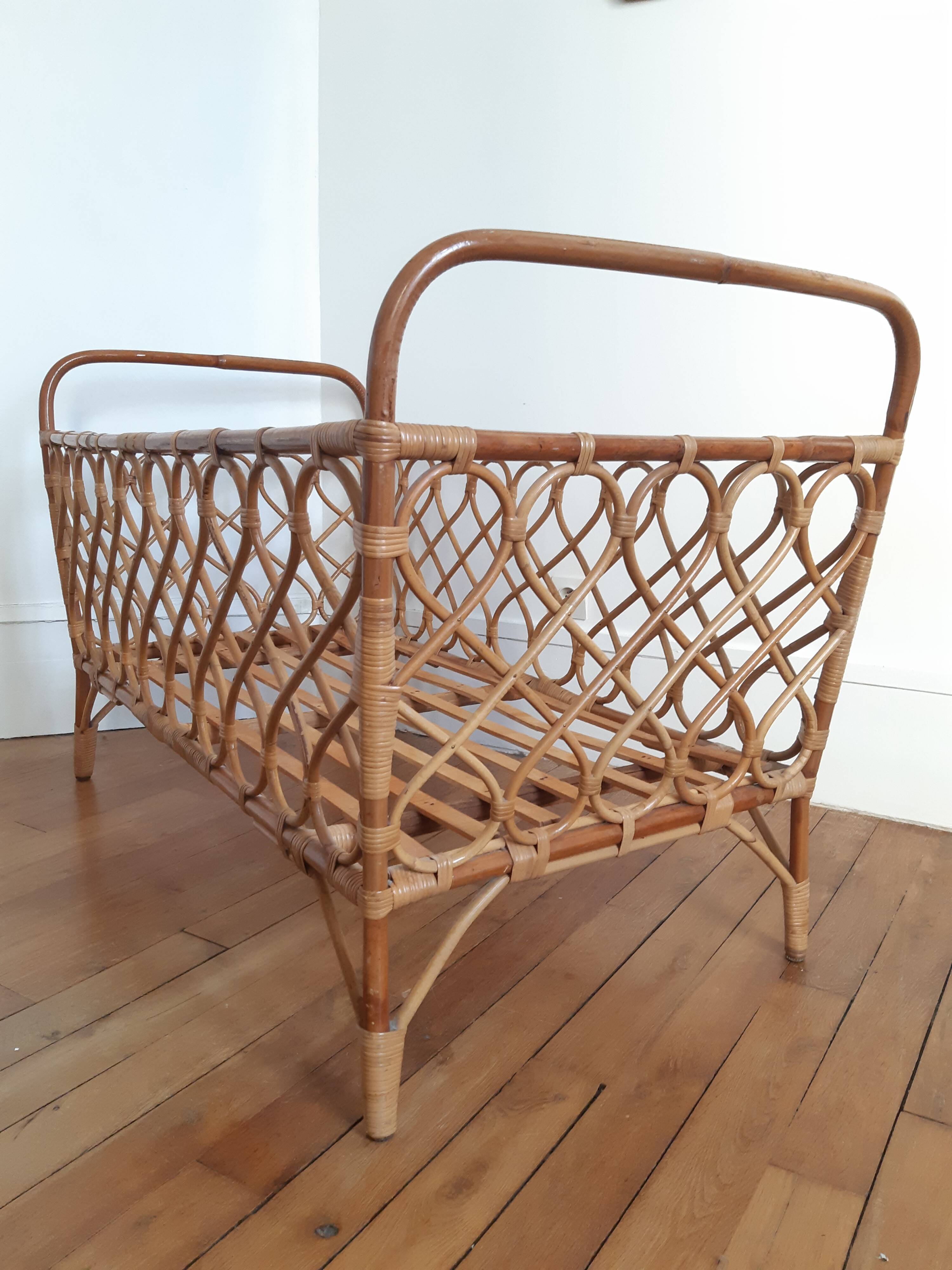Rattan crib/child