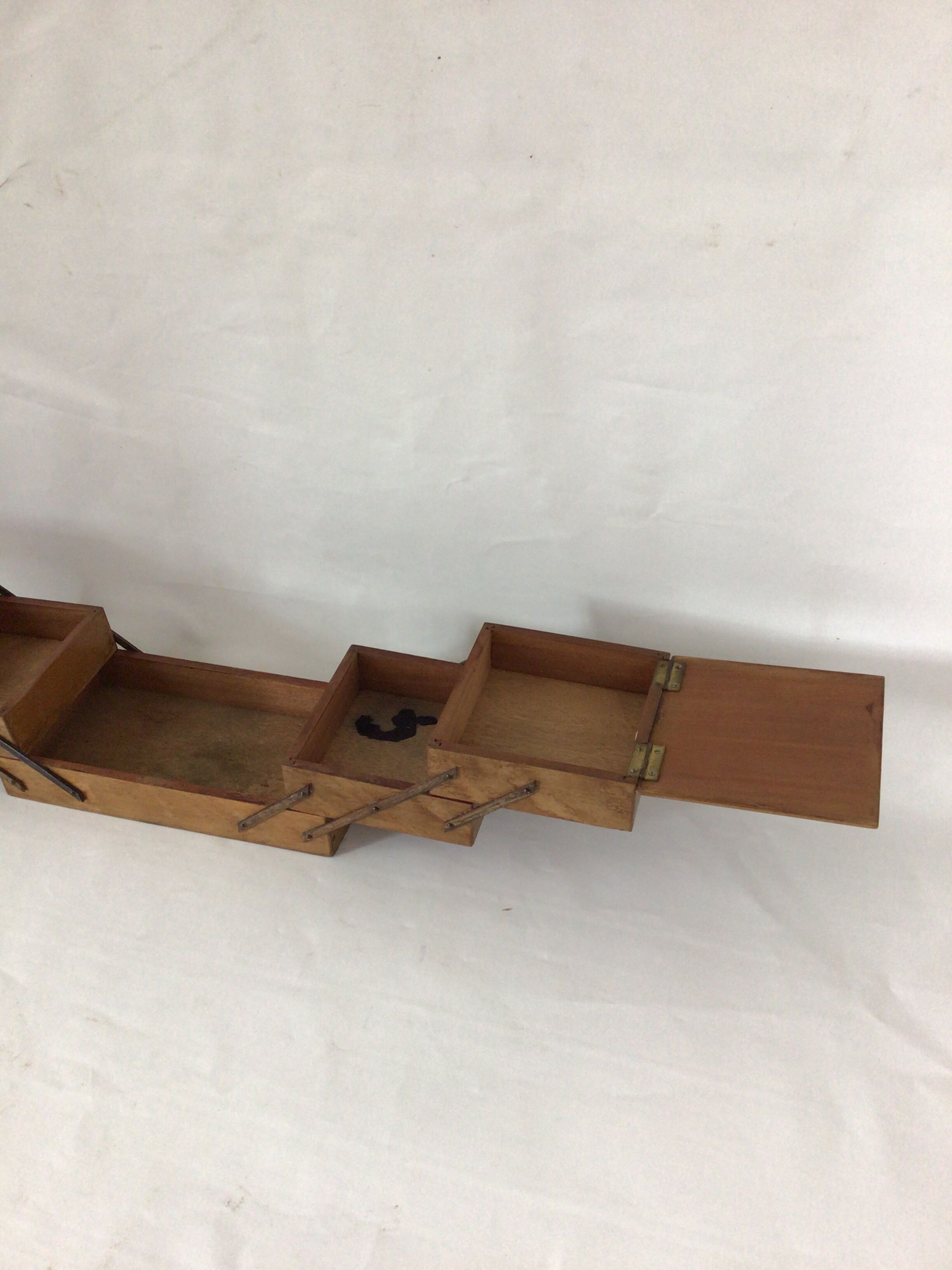Wooden laying worker