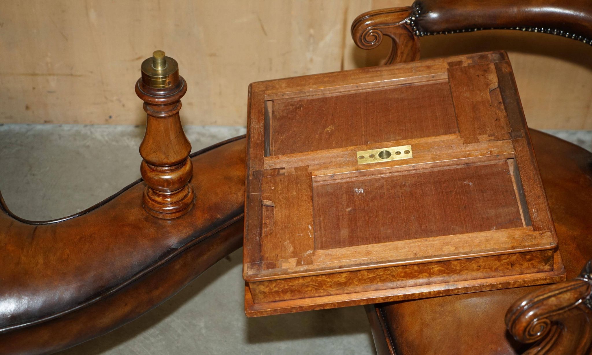 High Victorian leather tête-à-tête canapé with a walnut burr chessboard.