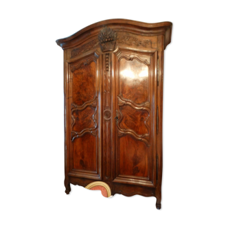 Armoire lyonnaise en noyer, époque 18ème Louis XV