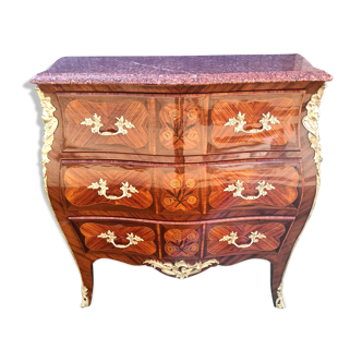 Louis XV jumping chest of drawers curved in precious wood marquetry.