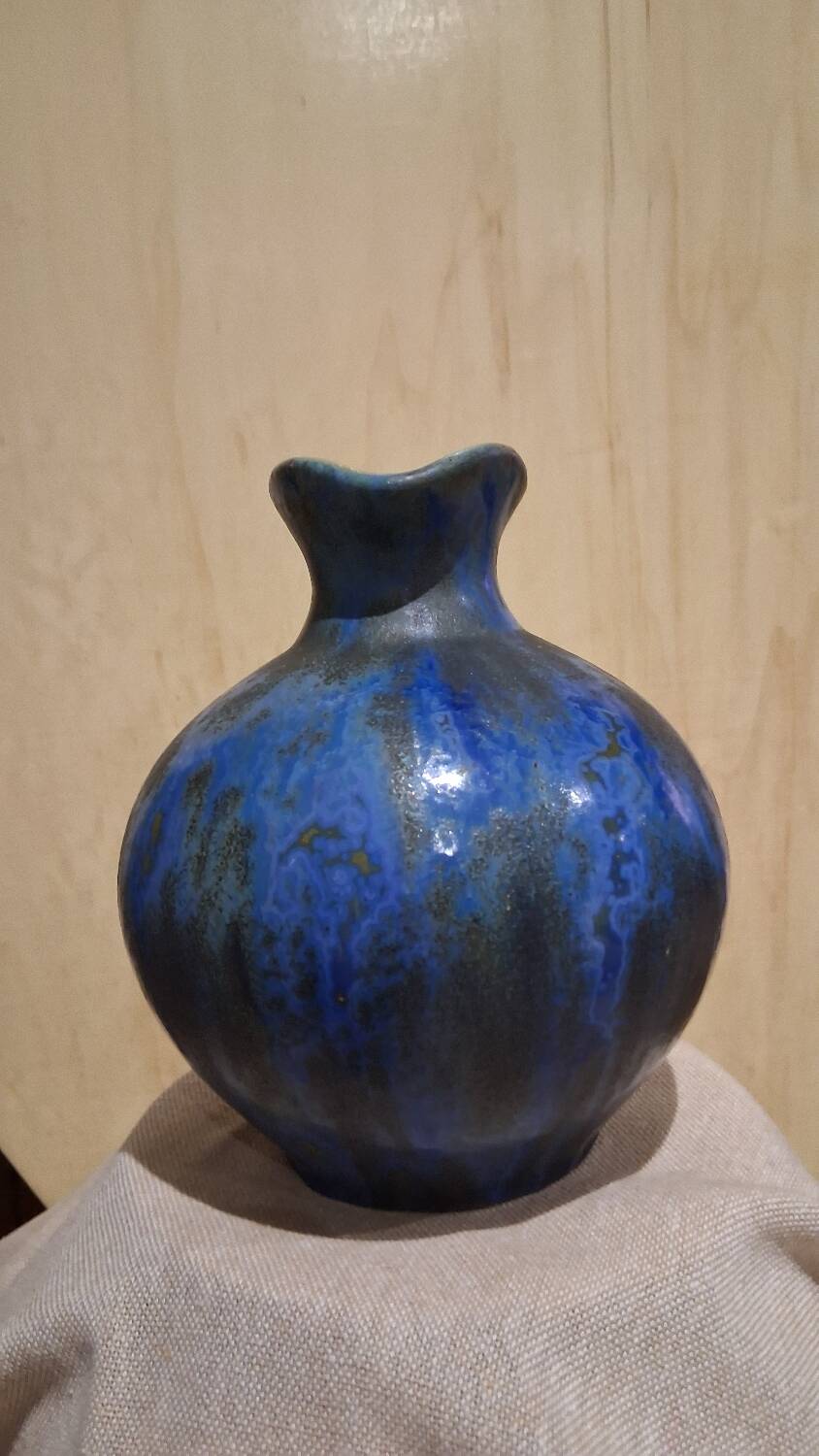 Magnificent pitcher Pierrefonds