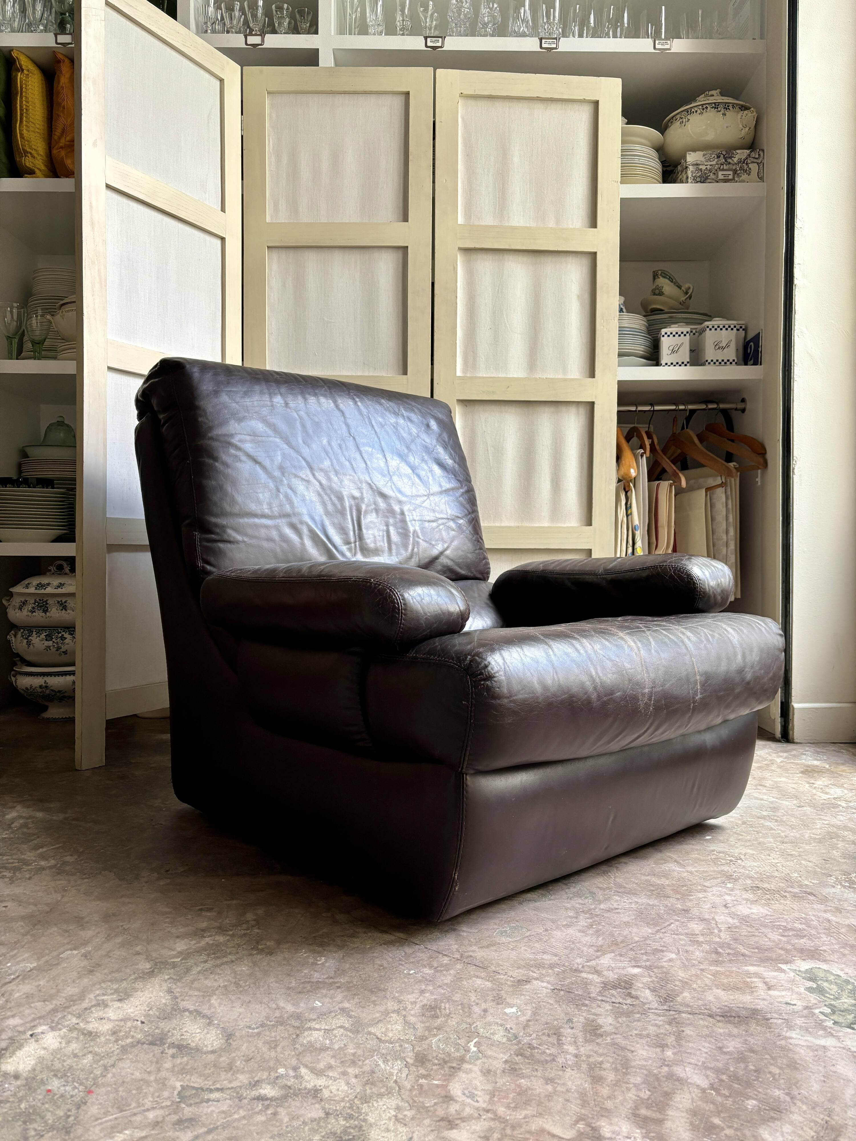 Fauteuil en cuir marron