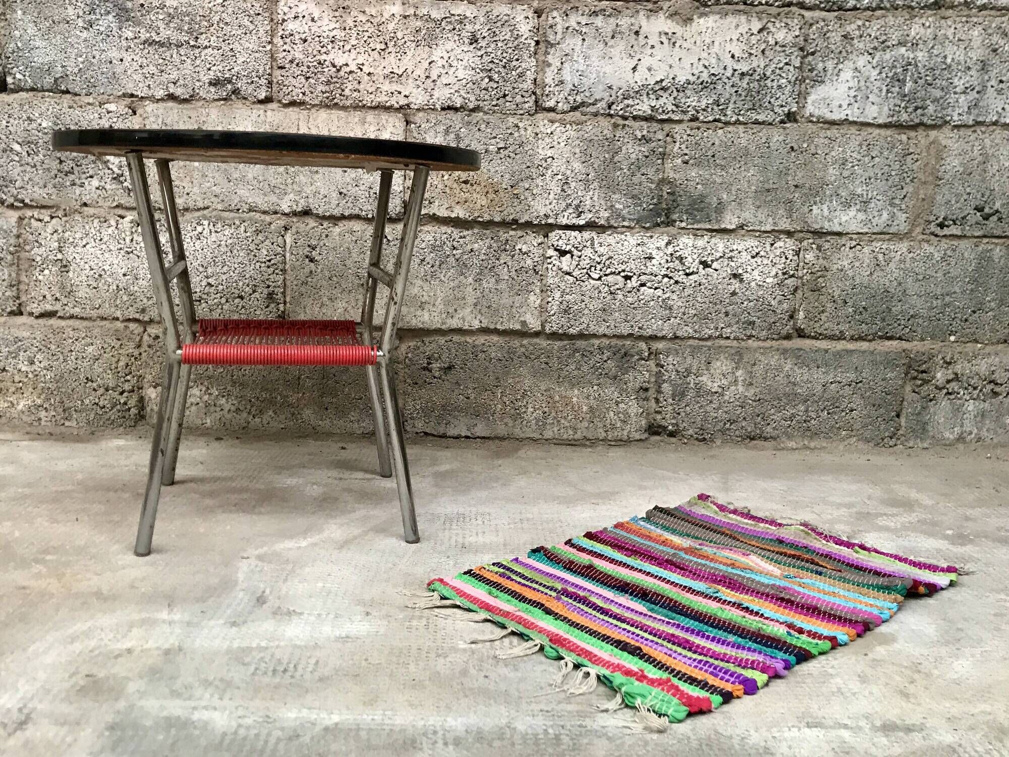 Coffee table round formica