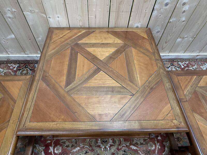 Table basse et bouts de canapés de style Louis XIII en parquet