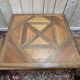 Table basse et bouts de canapés de style Louis XIII en parquet