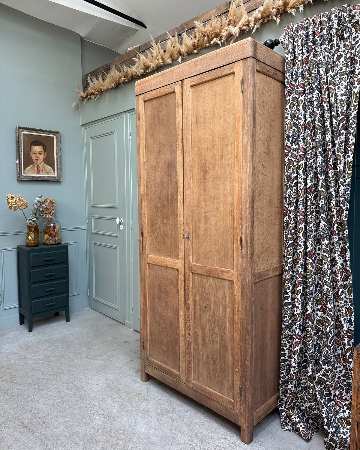 Parisian school wardrobe in oak (renovated)