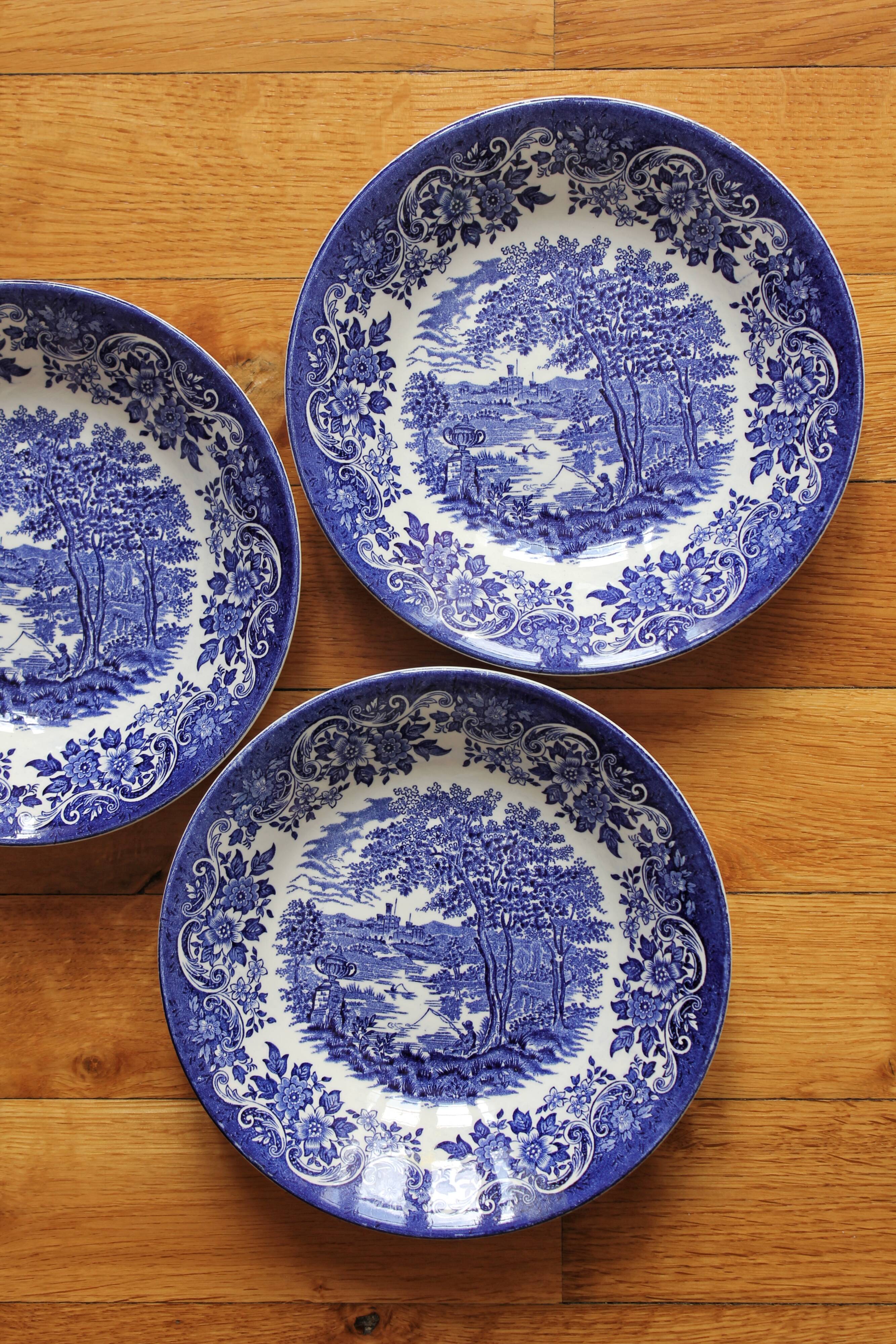 3 Broadhurst Staffordshire English earthenware calotte plates