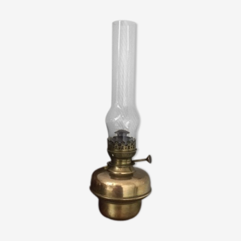 Lampe a petrole ancienne en  laiton type  matador 15