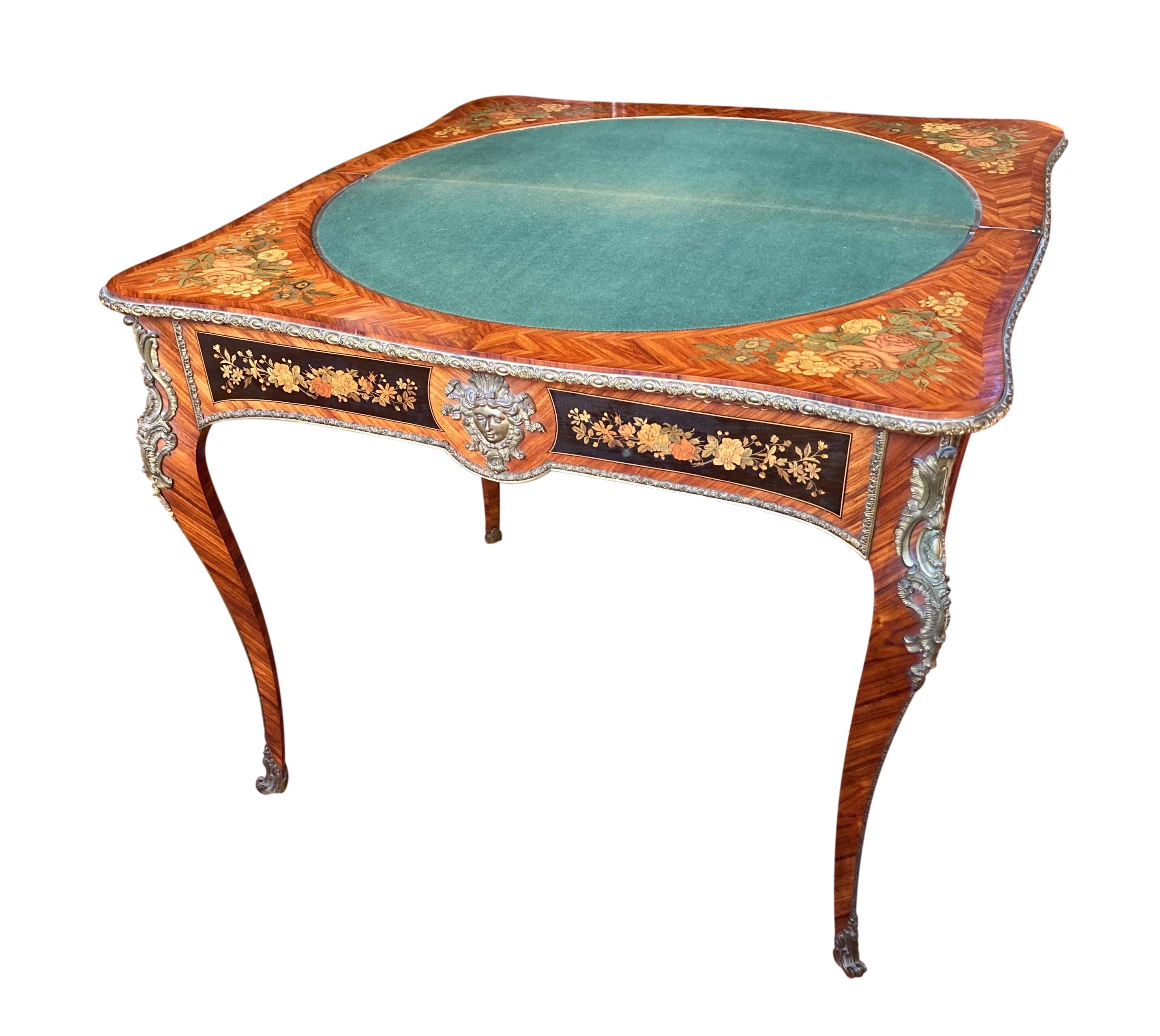 Console, game table in marquetry from the 19th century.
