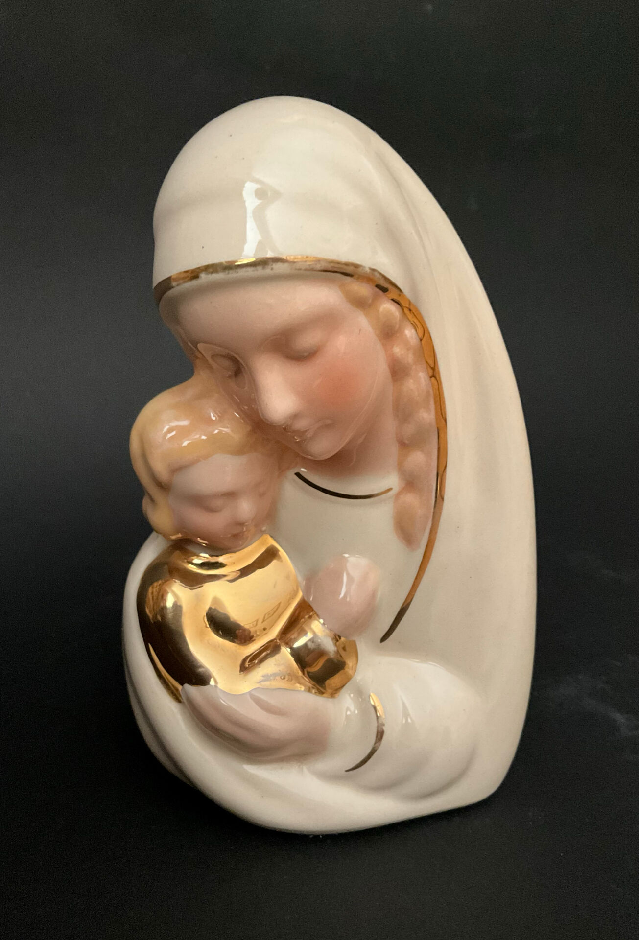 Virgin and Child in Italian glazed ceramic, 1950s-1970s.