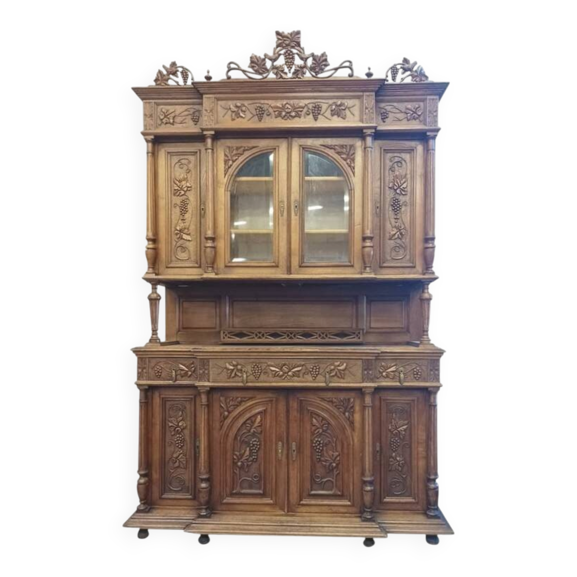 Art Nouveau buffet in carved oak with vine decoration