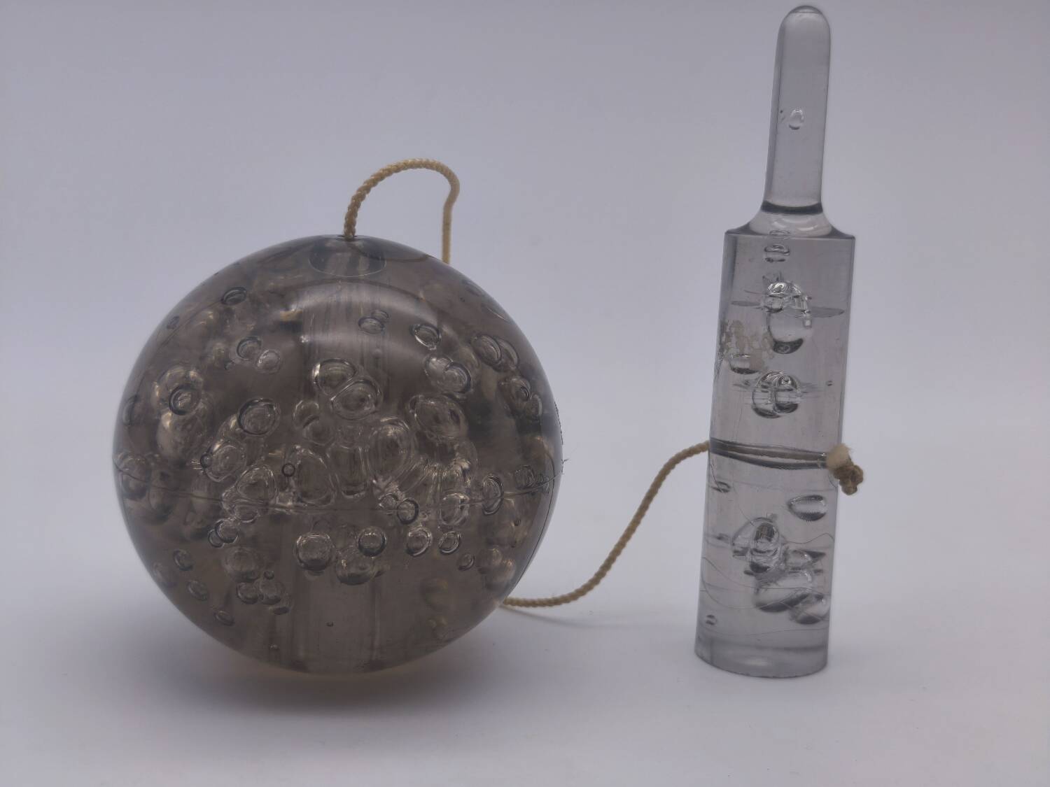 Bubble plexiglass cup-and-ball – Vintage 1970s design