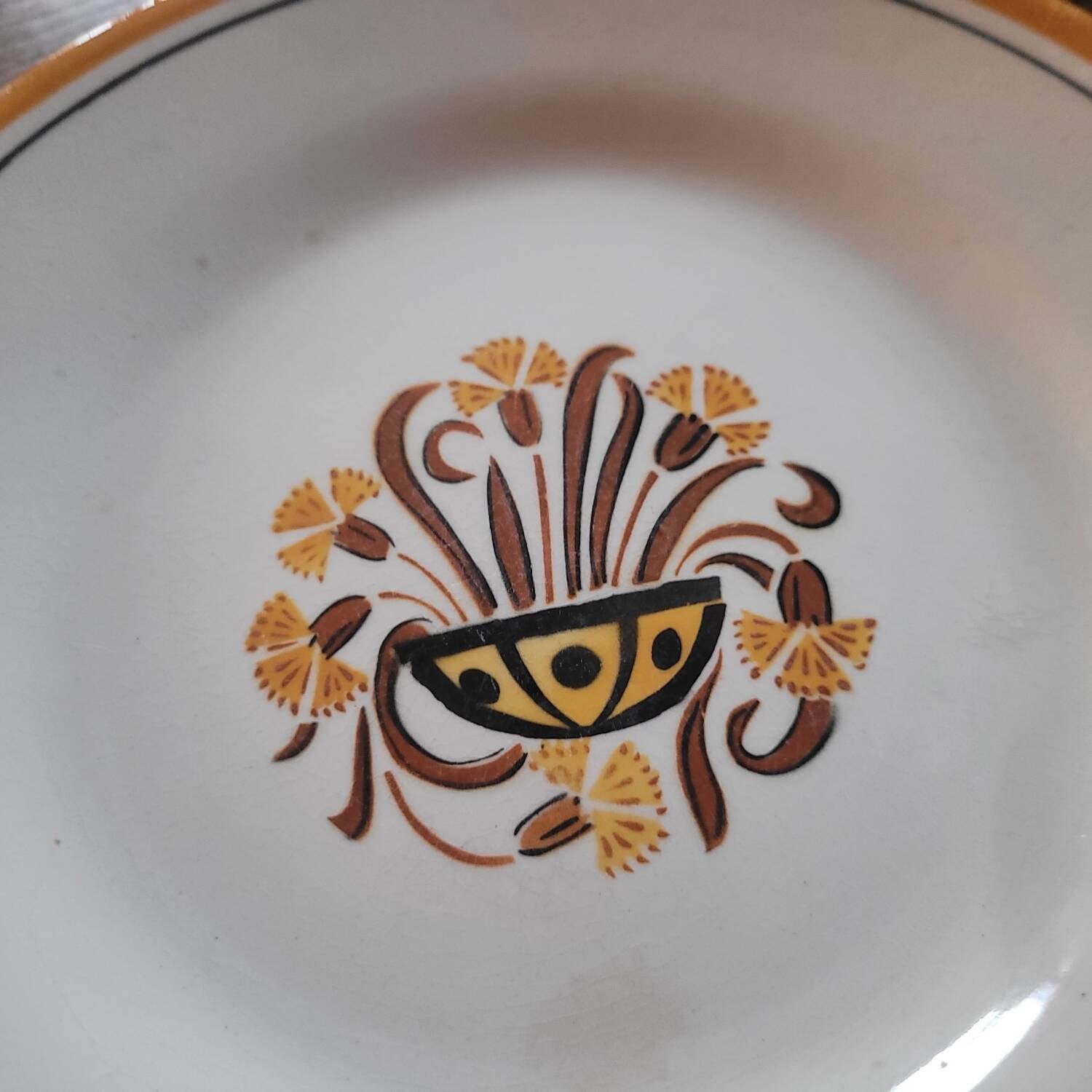 6 assiettes à dessert faïence de Montereau - Décor floral, circa 1950-