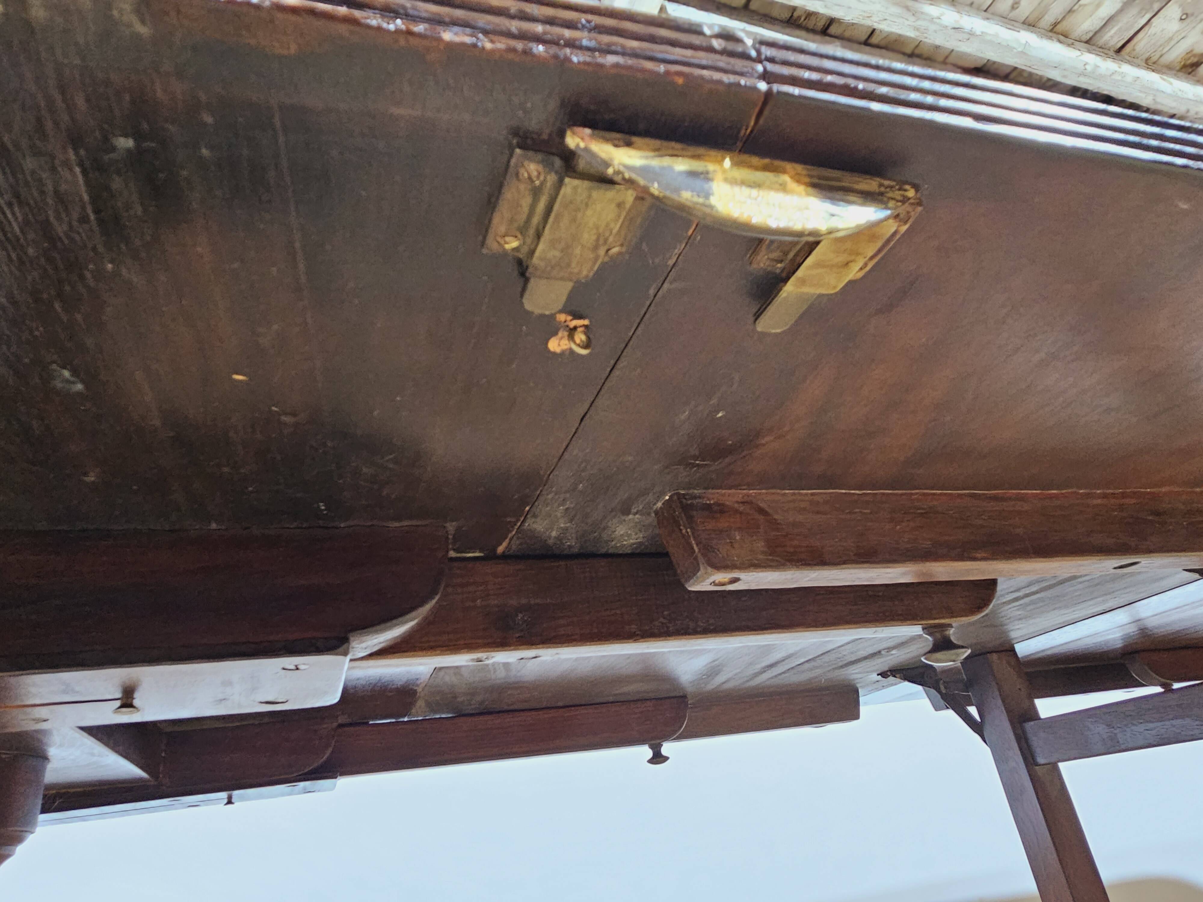 Elegant Dining Table, 2nd half of the 19th Century - Classic/Walnut