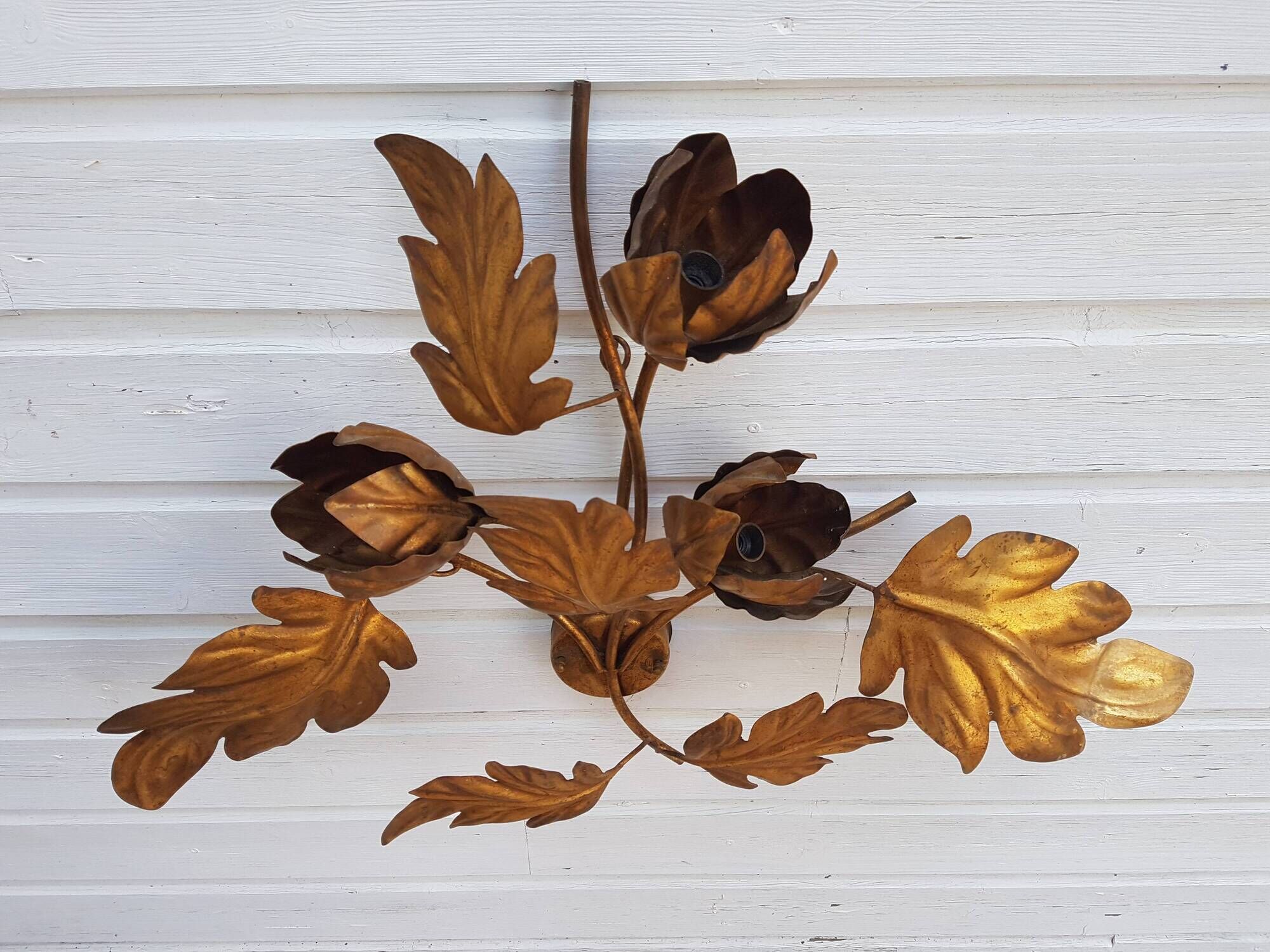 Paire d'appliques murales fleur feuillage en métal doré par Hans Kögl, 1970