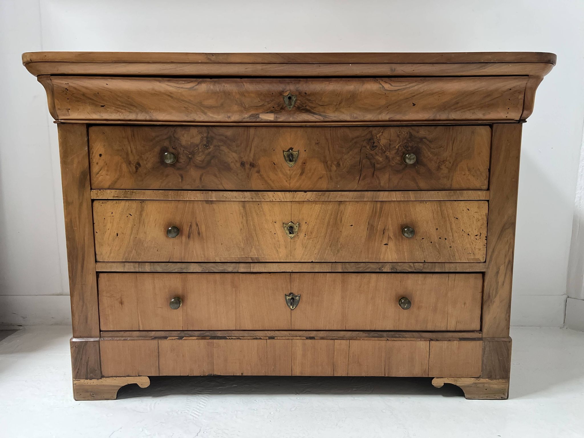 Louis Philippe chest of drawers in solid cherry wood, 19th century.