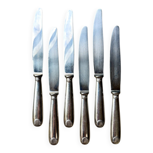 6 couteaux Christofle en métal argenté, décor coquille