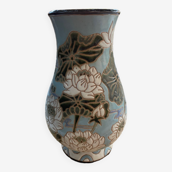 Ceramic vase with flower pattern